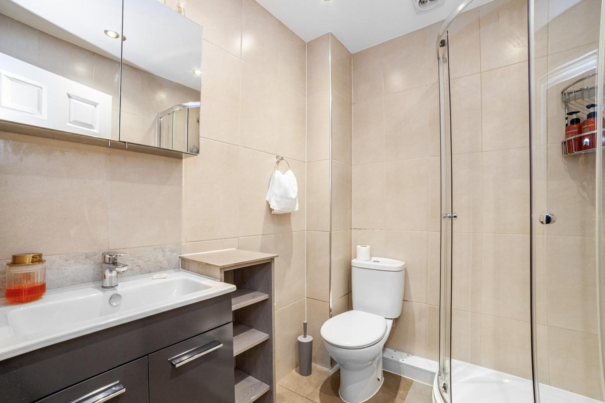 Relax And Unwind, King Beds Near Camden Town Appartement *