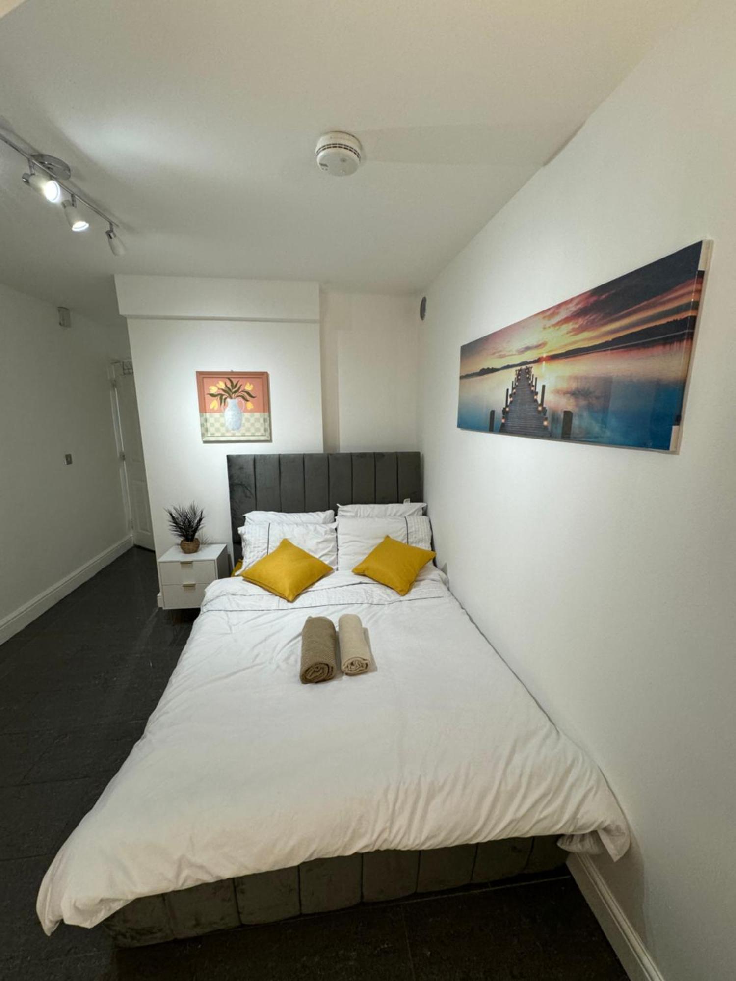 Gasthof A Modern Luxury Penthouse Close To Tower-hil-canary Wharf-central London