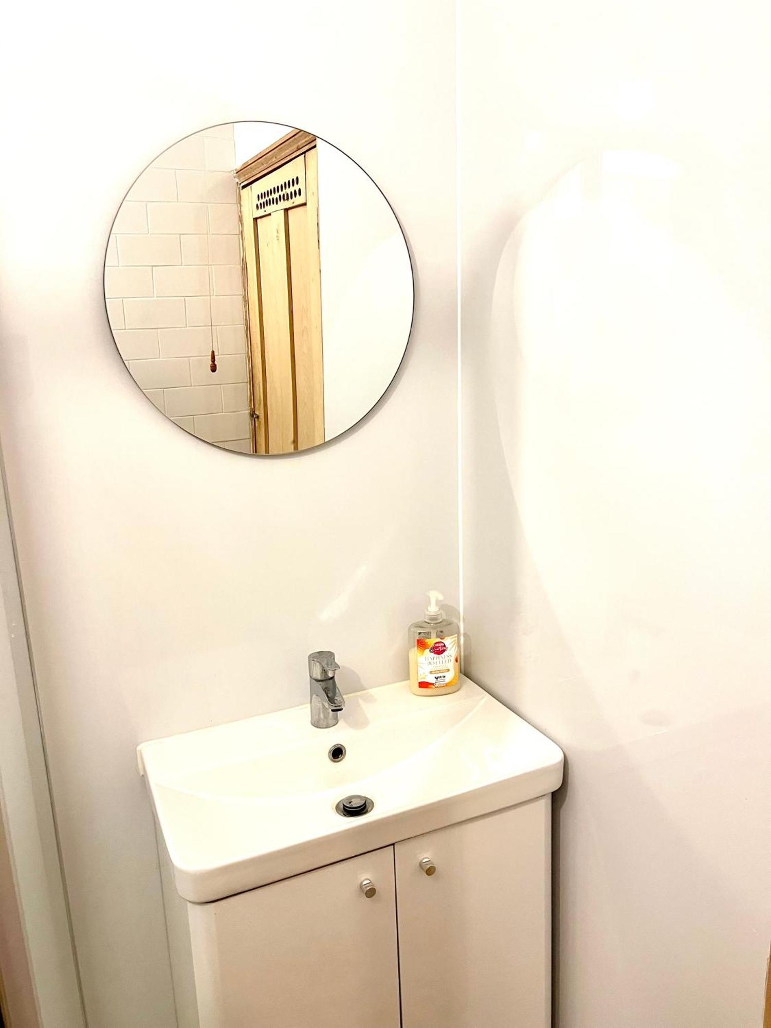 Homestay Waterloo - Private In Shared London