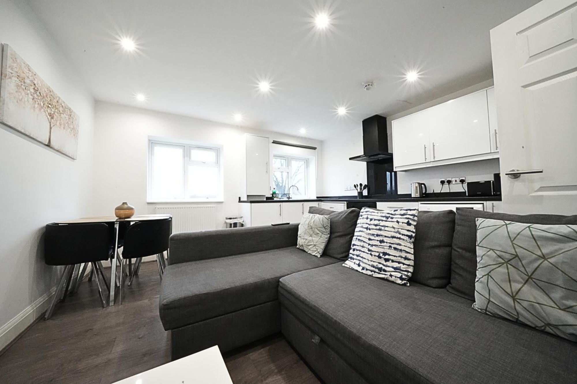 Hatton Heathrow Airport- Free Parking-free Underground To And From Heathrow Airport Hatton Cross Picture-see Fast Hatton Cross To 30min