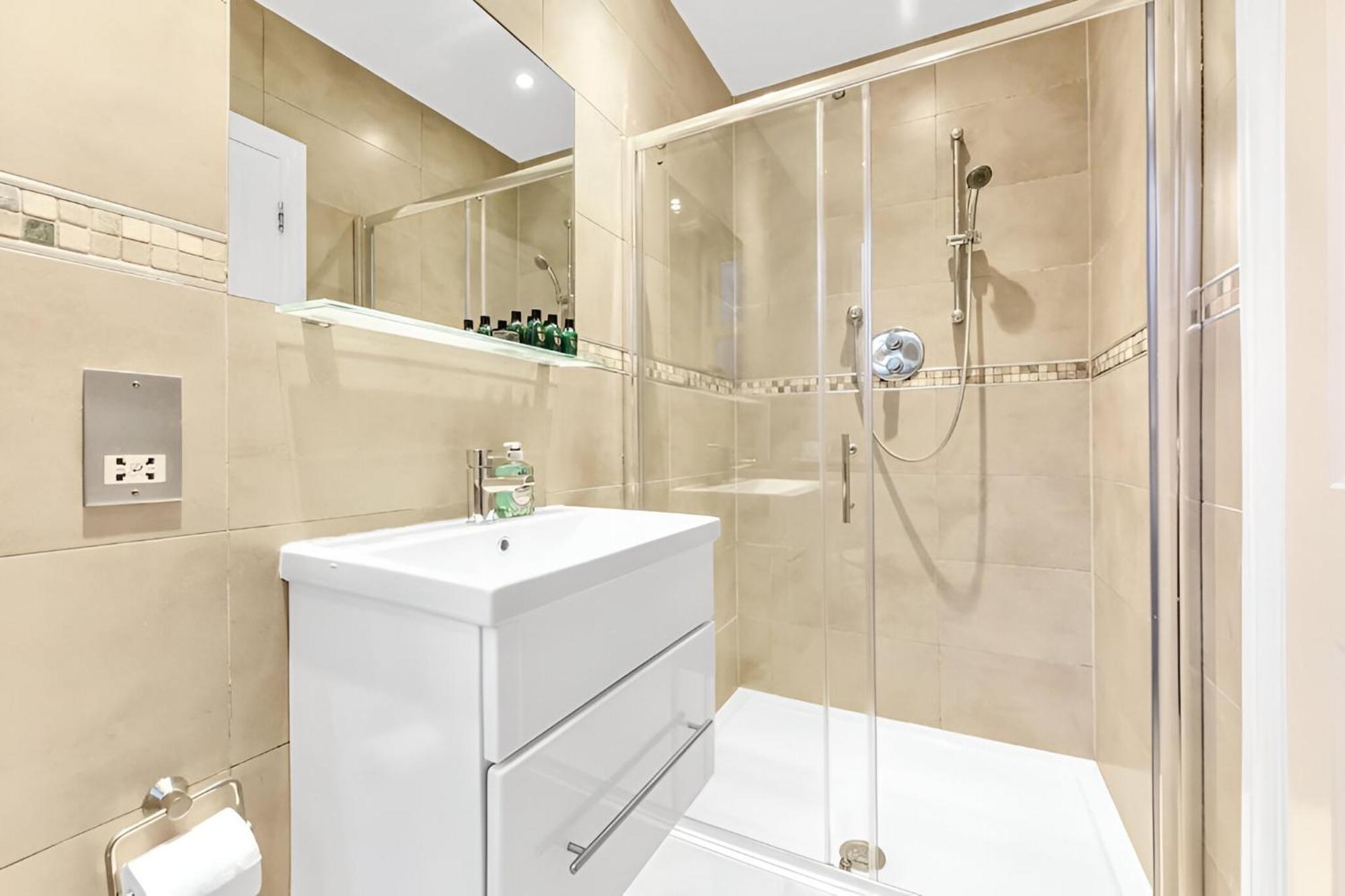 Sleek & Stylish Urban Escape-ideal For 3! Appartement *