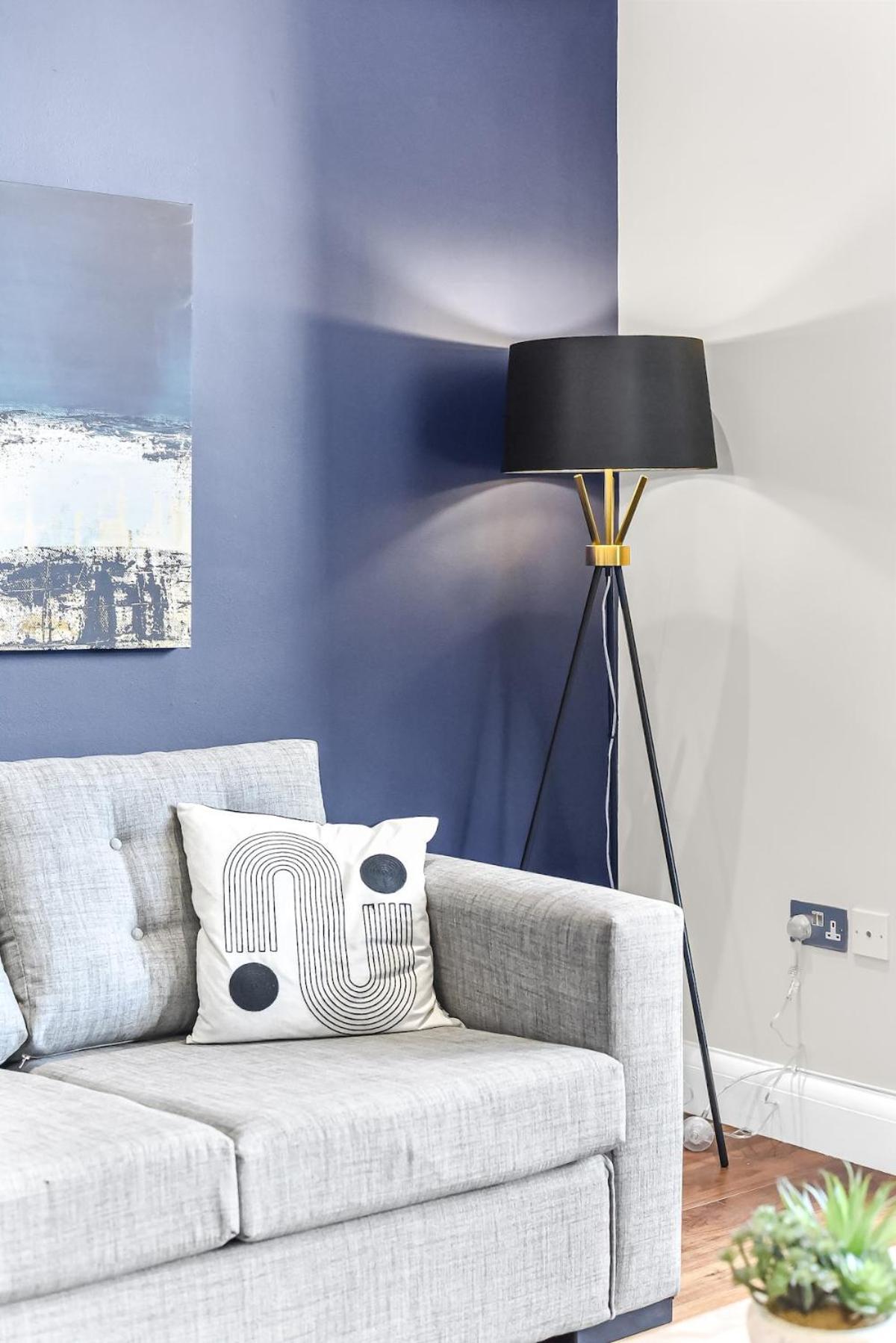Sleek & Stylish Urban Escape-ideal For 3! *