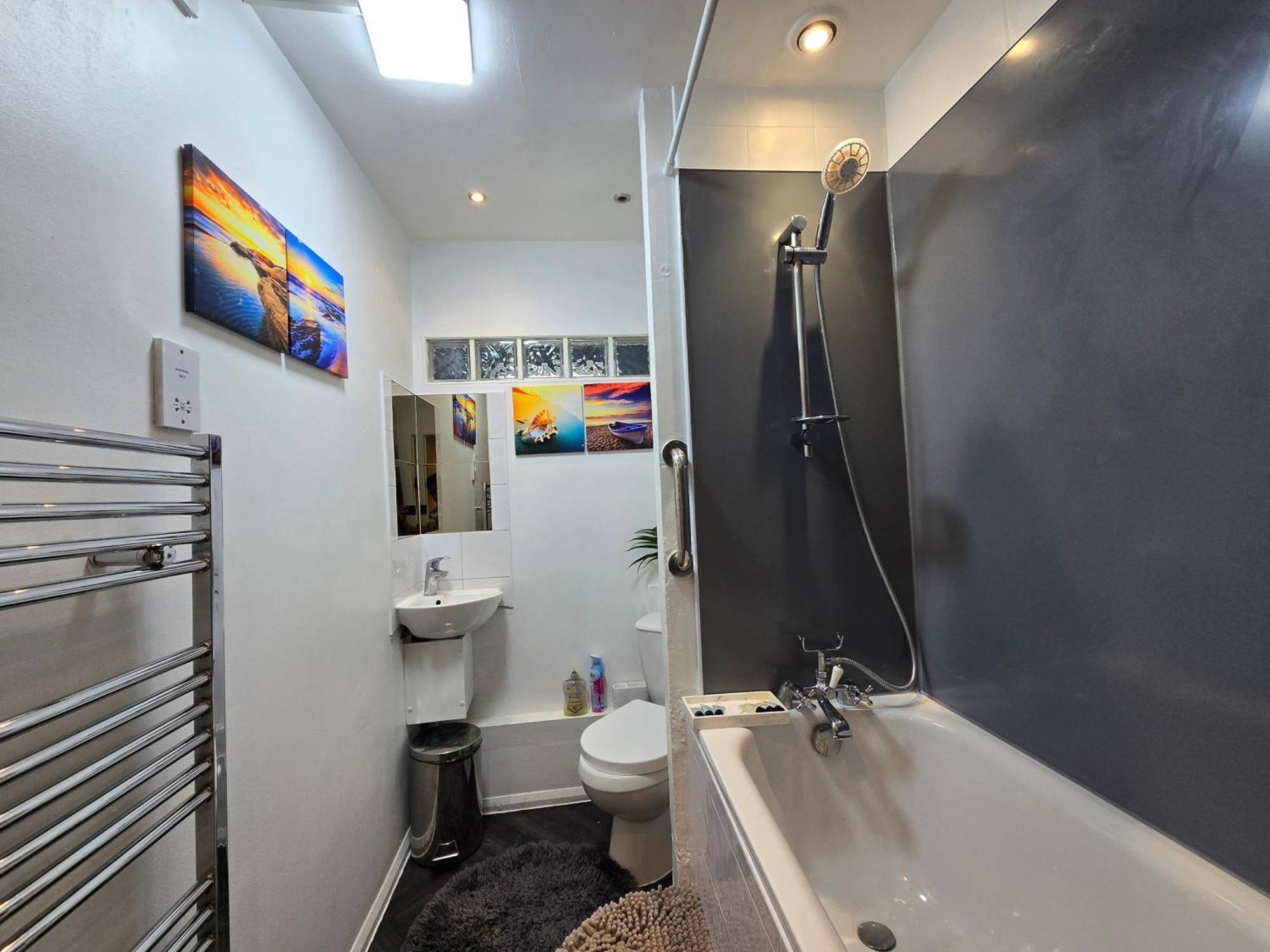 Cozy 4 Bedroom House In The Heart Of Brixton Hébergement de vacances *
