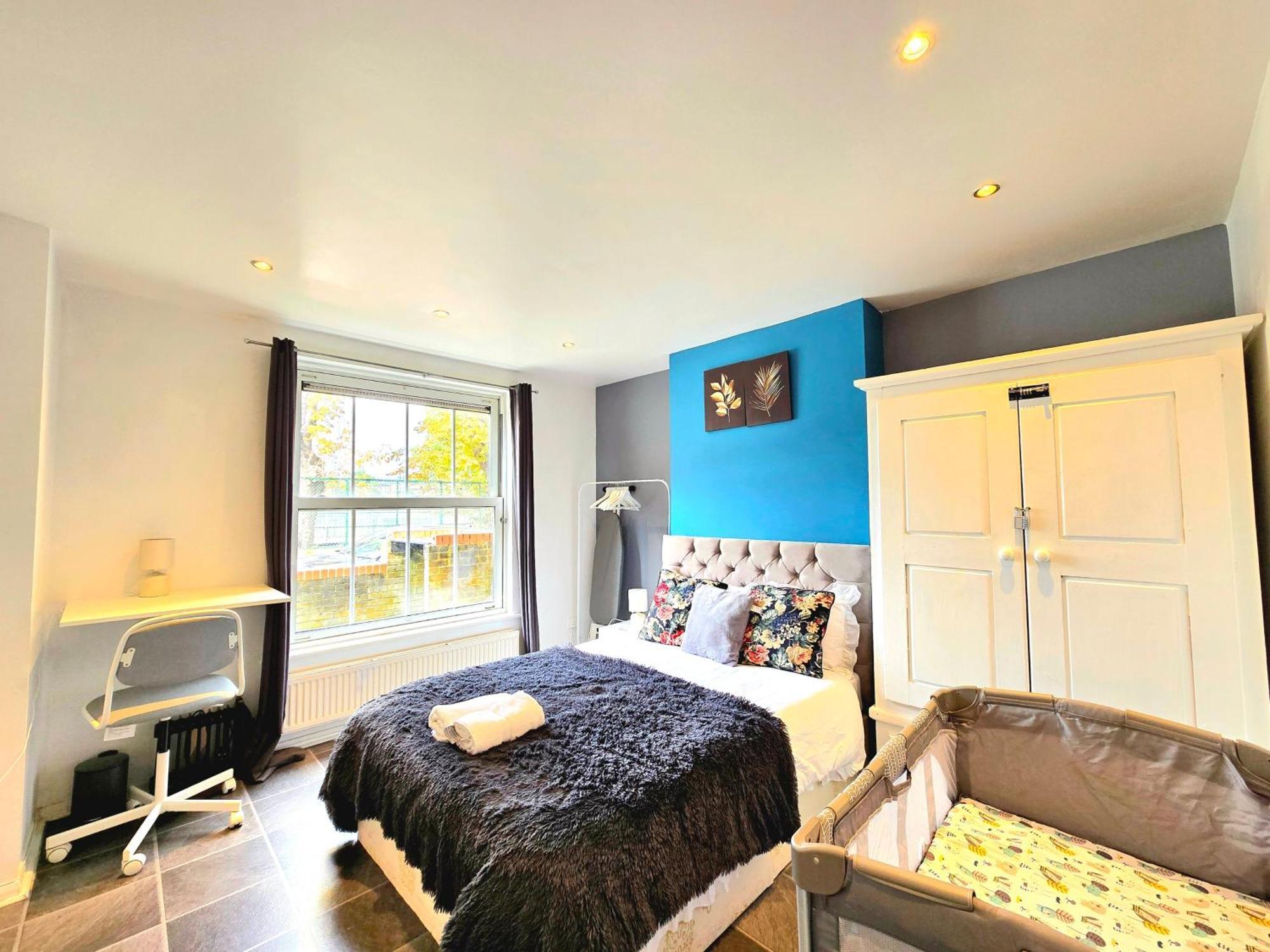Cozy 4 Bedroom House In The Heart Of Brixton Hébergement de vacances