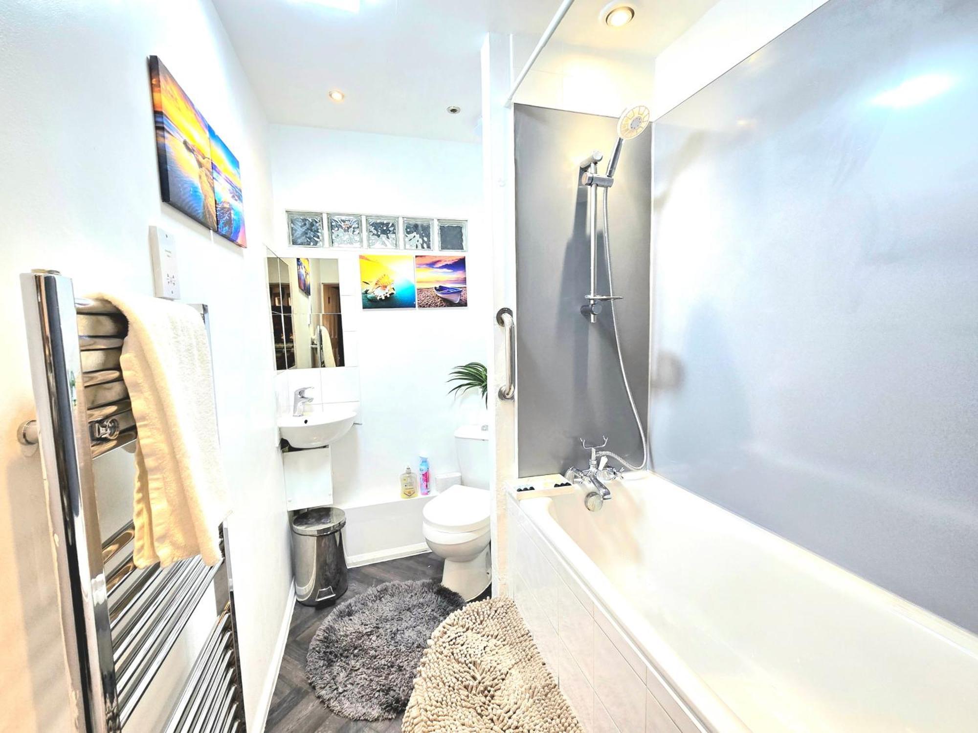 Cozy 4 Bedroom House In The Heart Of Brixton Hébergement de vacances