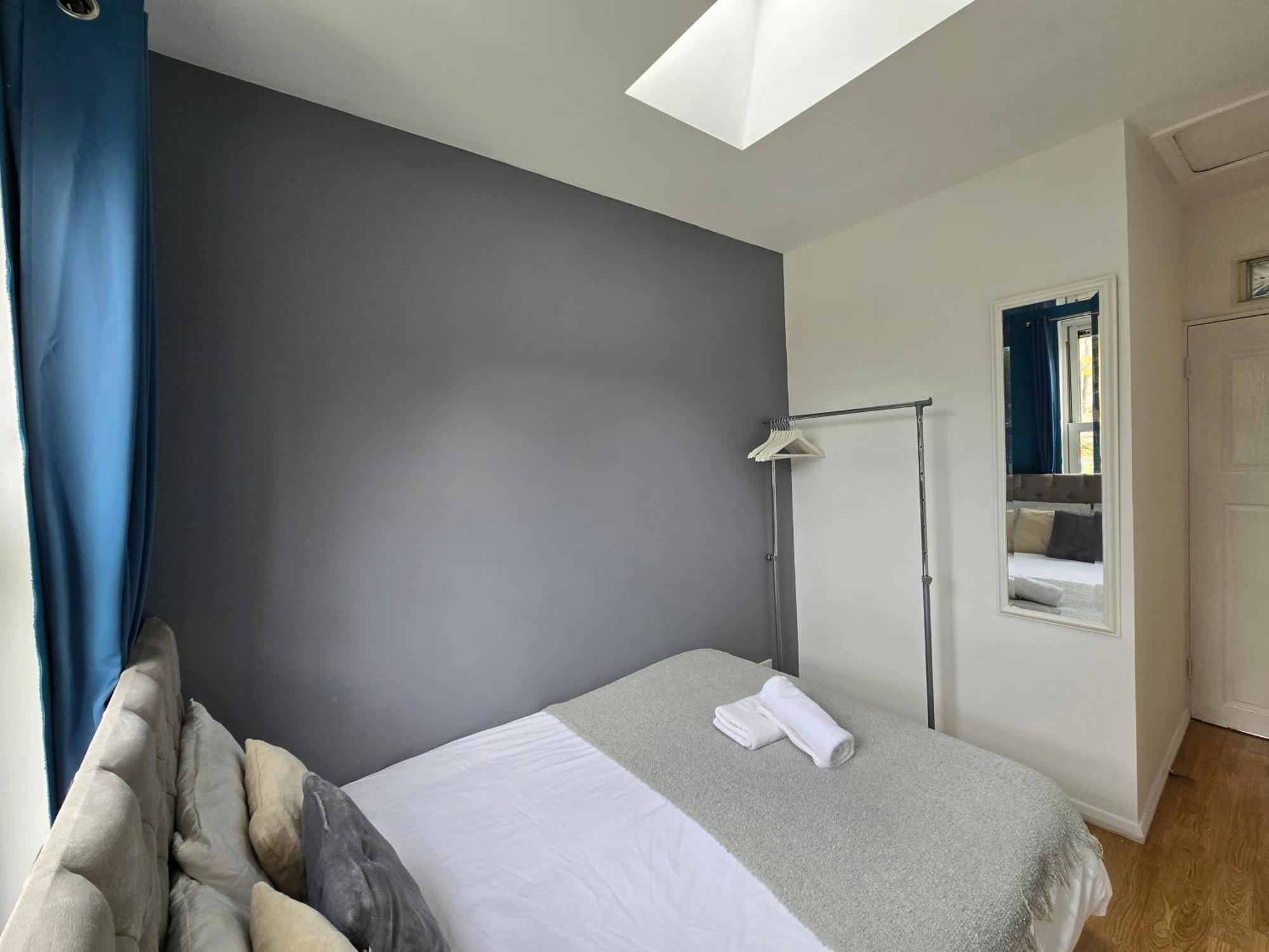 Cozy 4 Bedroom House In The Heart Of Brixton Hébergement de vacances *