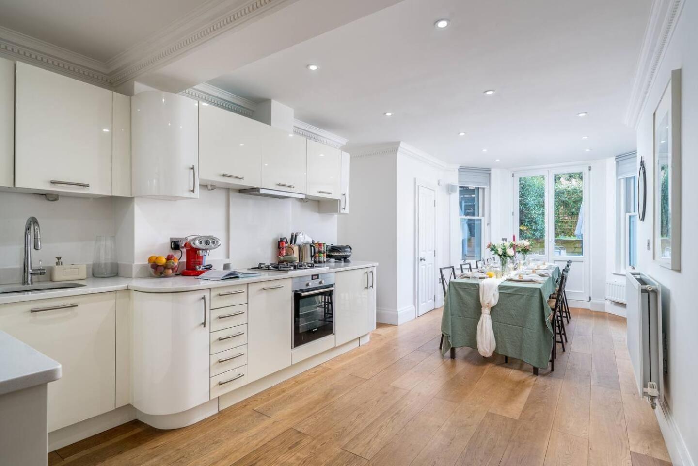 Niru Experience Luxury Boutique Garden 2bd 2ba Apartment