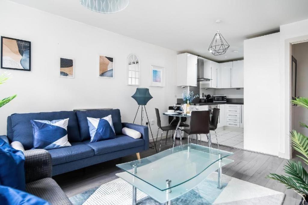 Lavish - Secure With Parking Londres