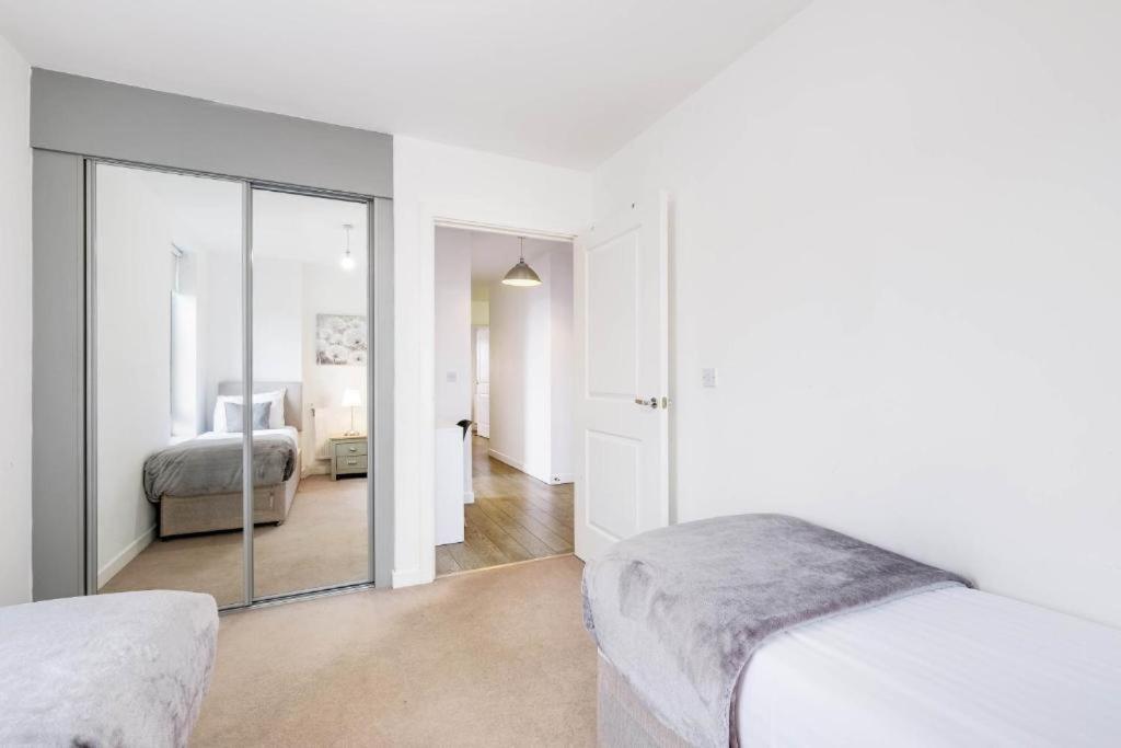 Modern 3-bedroom, 1-bathroom In East Apartamento Londres