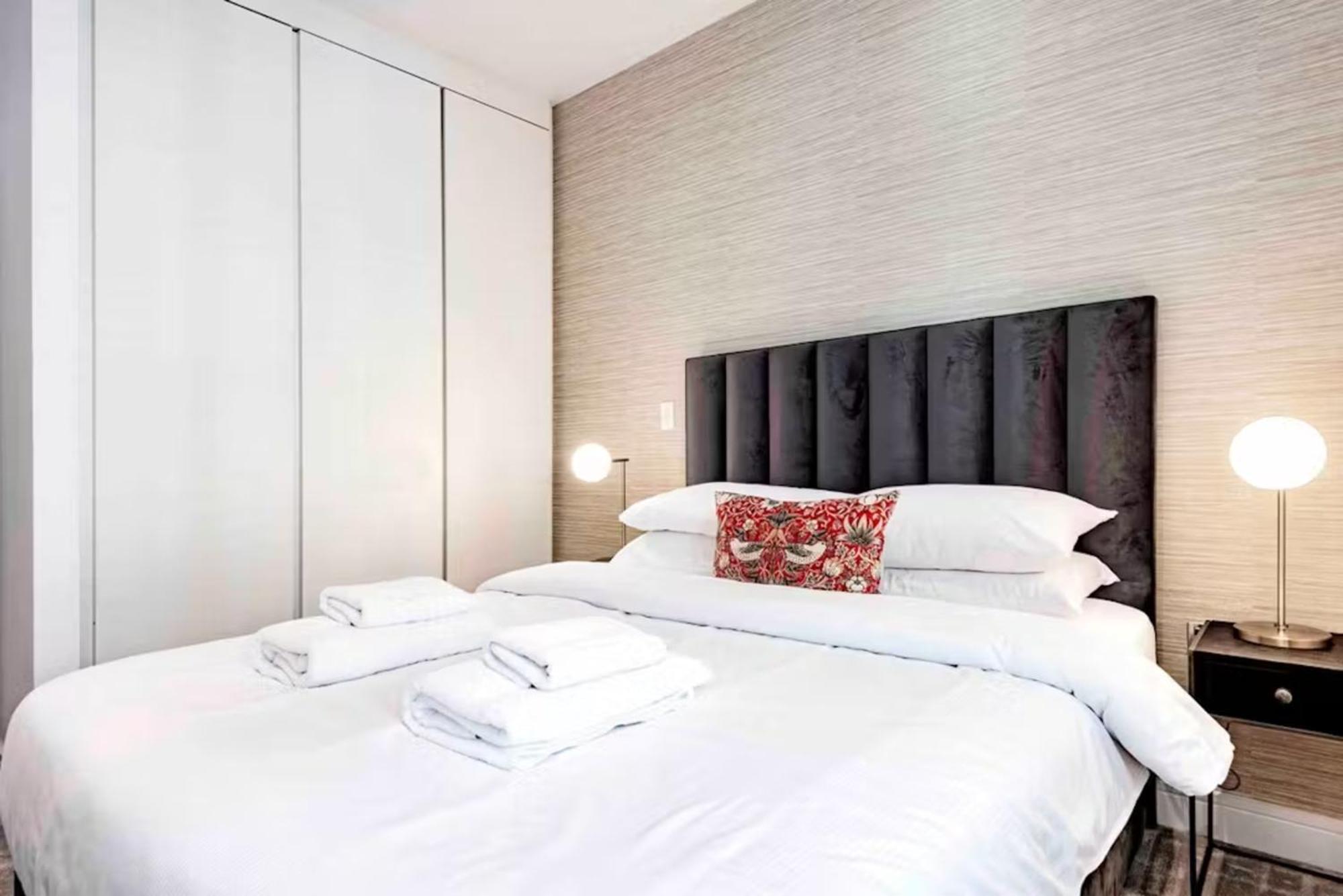 Golden Woodland Apartment London