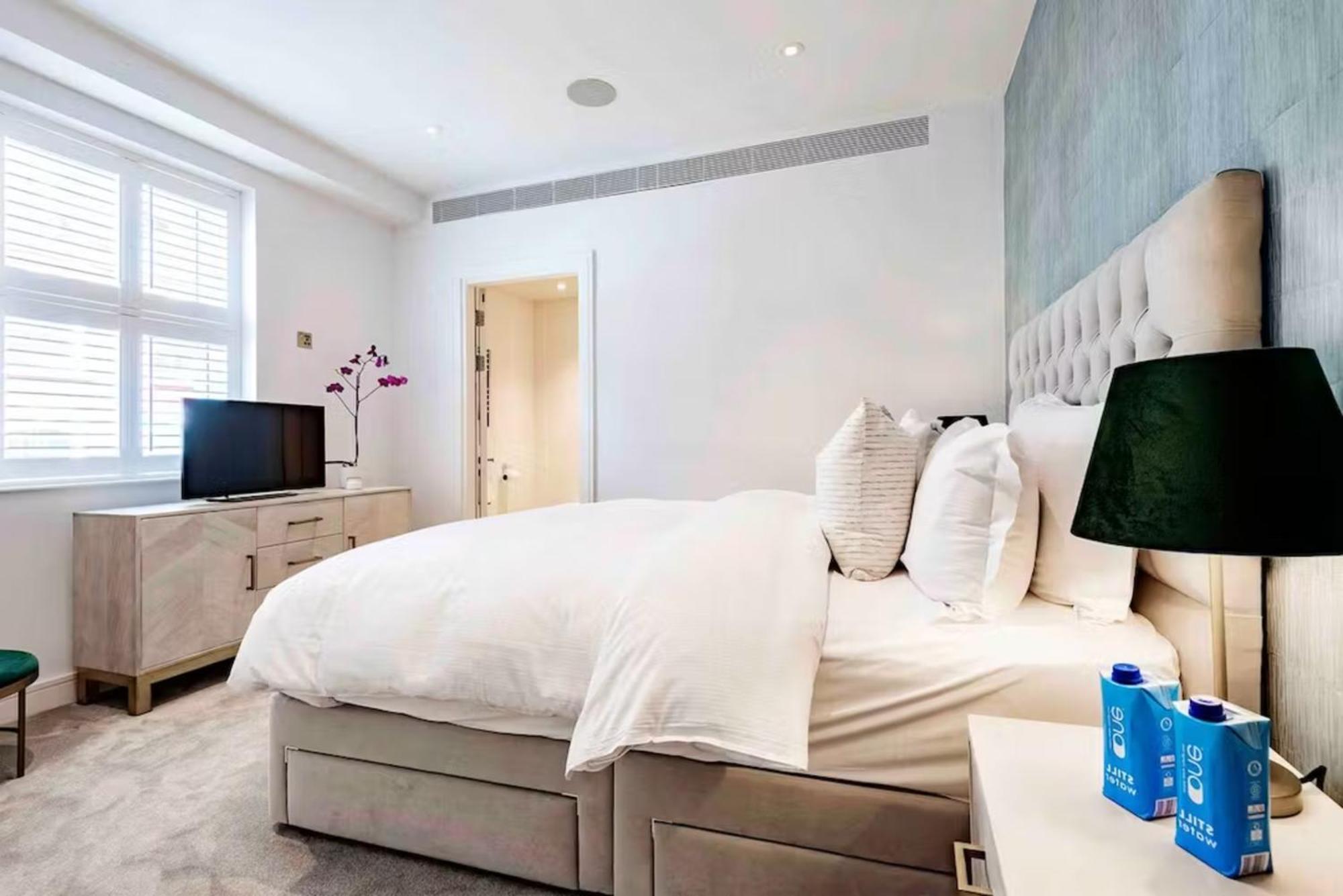 Apartment Golden Woodland London