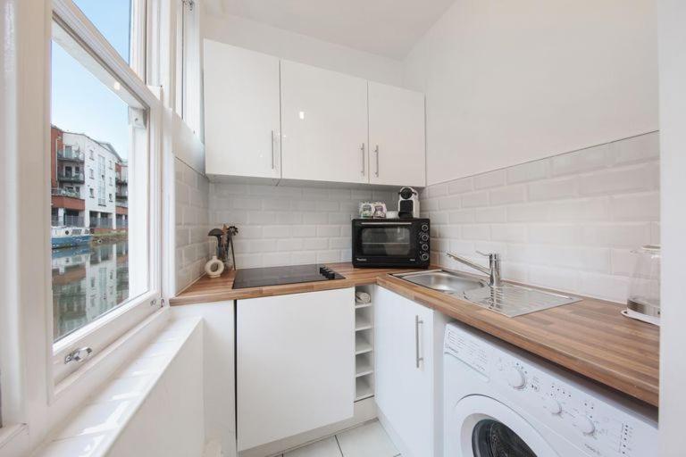 Harrow Road Bed and breakfast