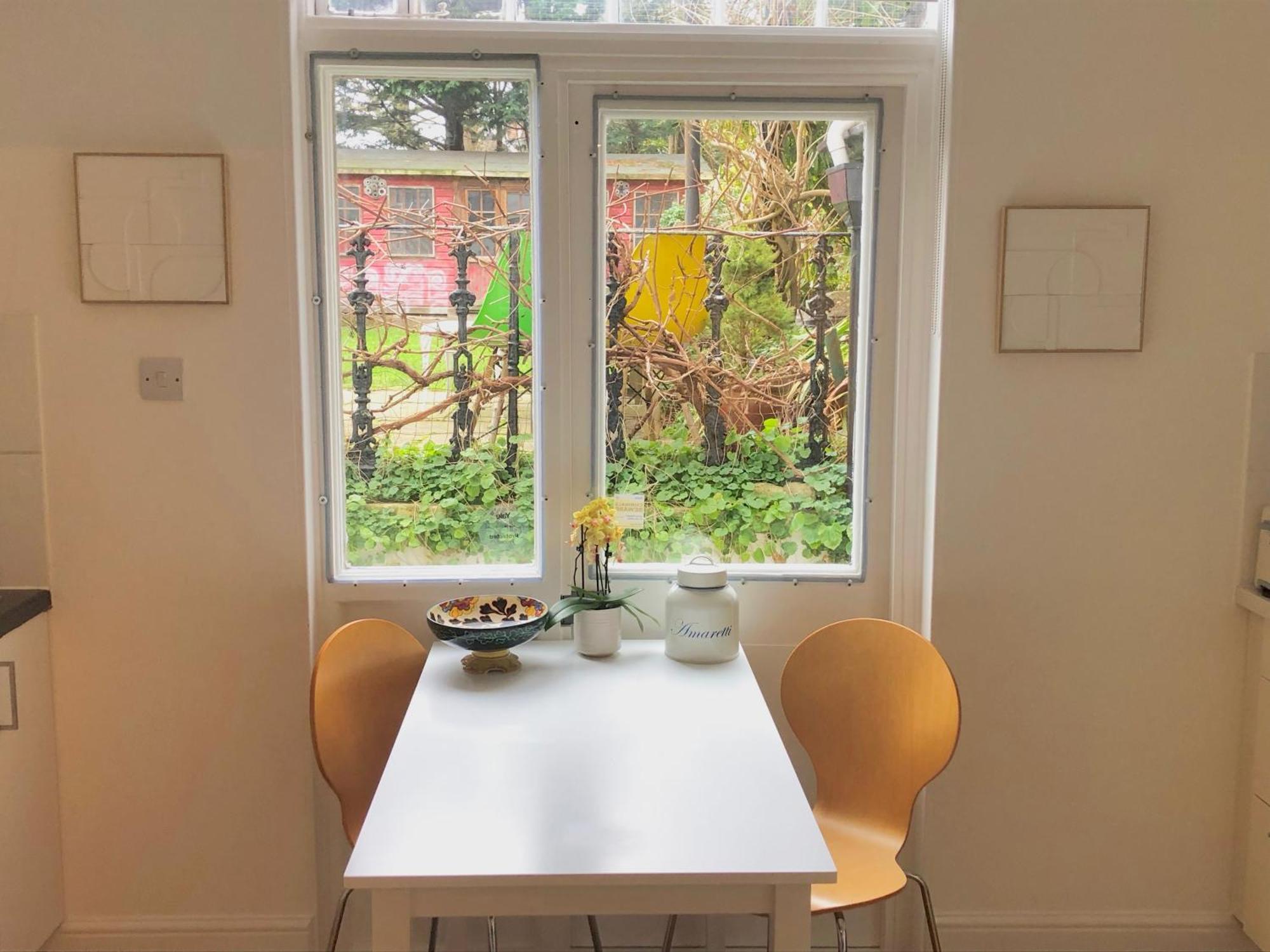 Spacious Comfortable Flat With Free Parking In East Finchley, Muswell Hill & Close To Alexandra Palace *