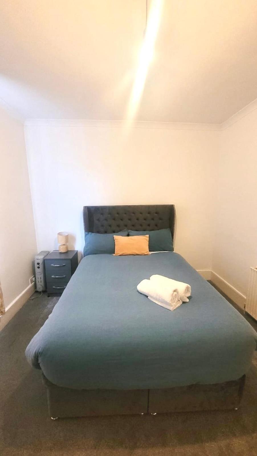 Two Bedroom Flat In Apartment
