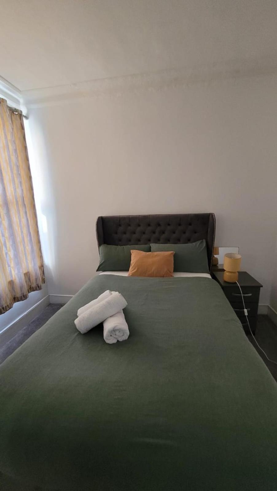 Two Bedroom Flat In Apartment London