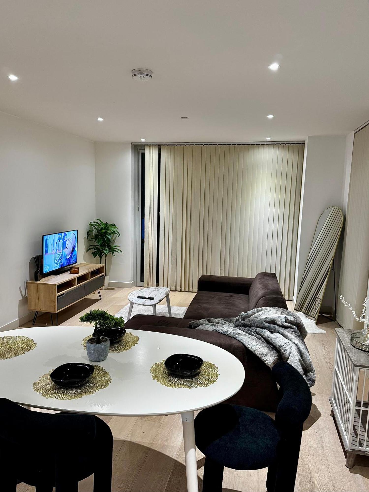 Stunning Lux 2 Bed In Royal Wharf Appartement *