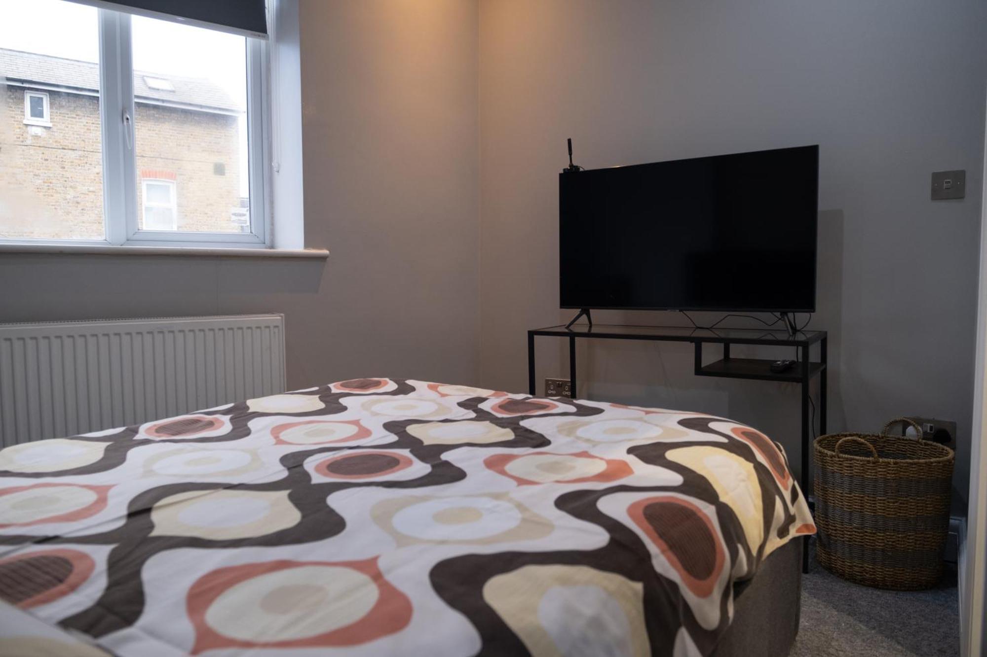 Appartement Spacious 2 Bed 2 Bath With Free Parking For 2 Cars And Underground Station Zone 2 For Quick Access To Up To 10 Guests *
