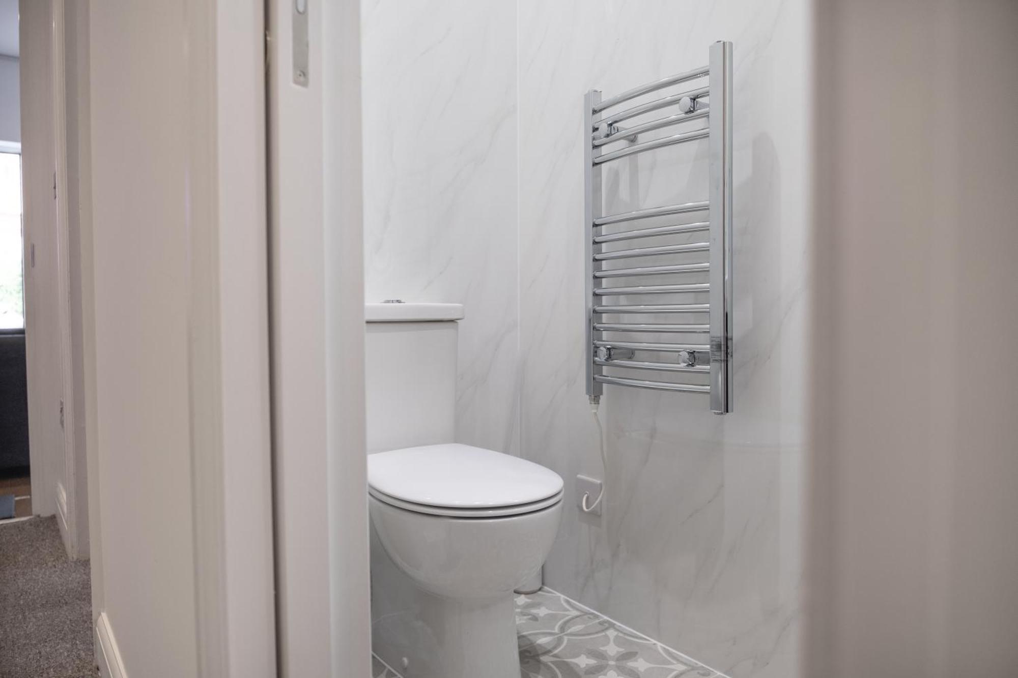 Spacious 2 Bed 2 Bath With Free Parking For 2 Cars And Underground Station Zone 2 For Quick Access To Up To 10 Guests Appartement Londres