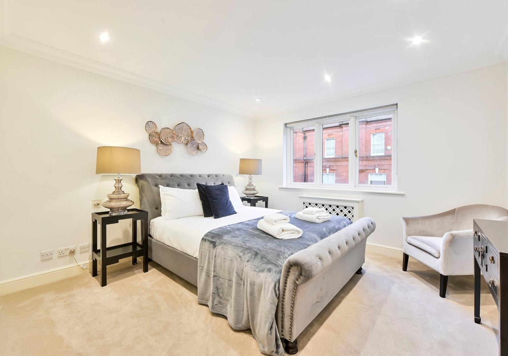 Exclusive Knightsbridge Townhouse With Parking Londres