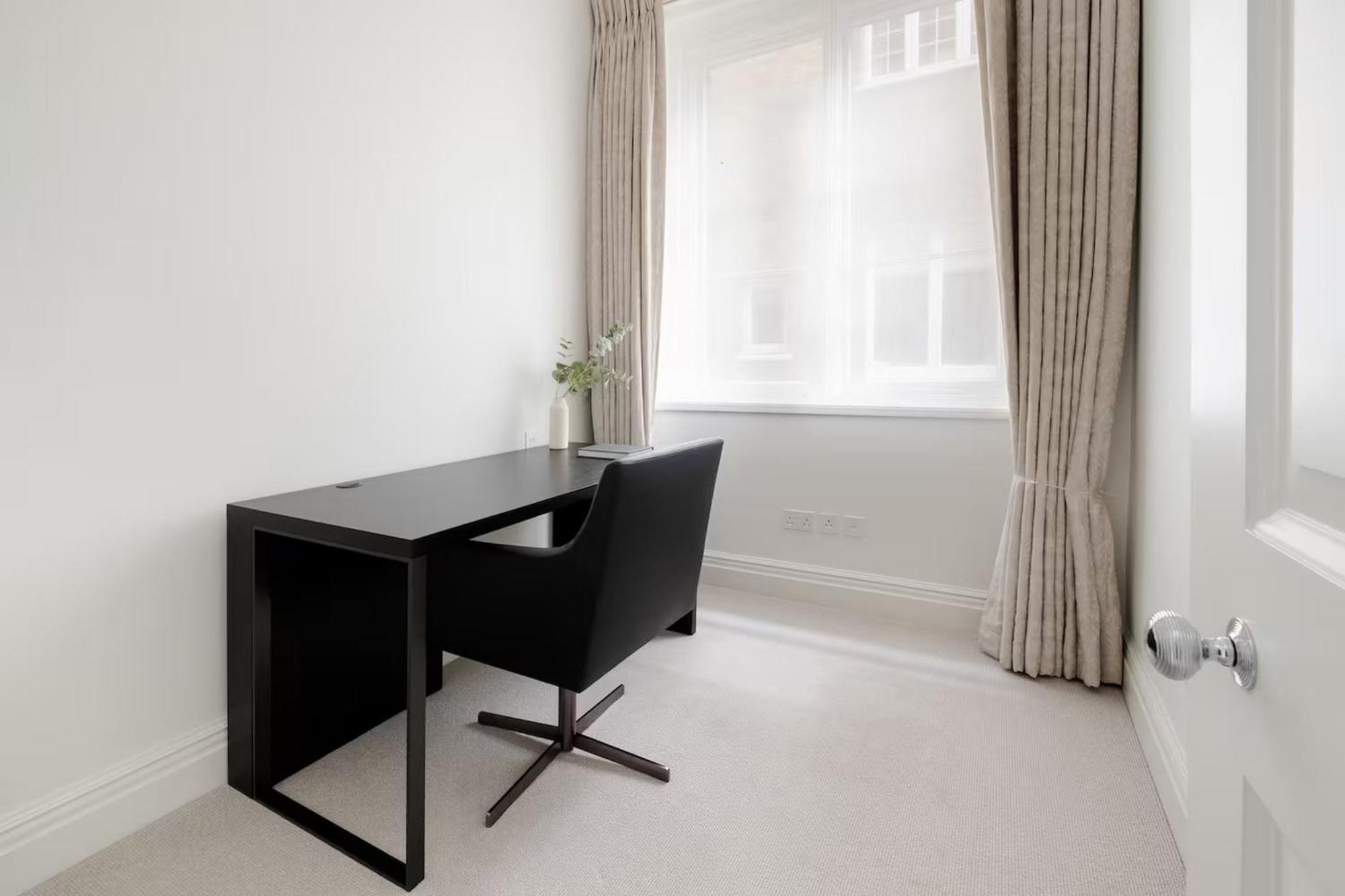 Exquisite Single-level Knightsbridge Flat Wlift Appartement