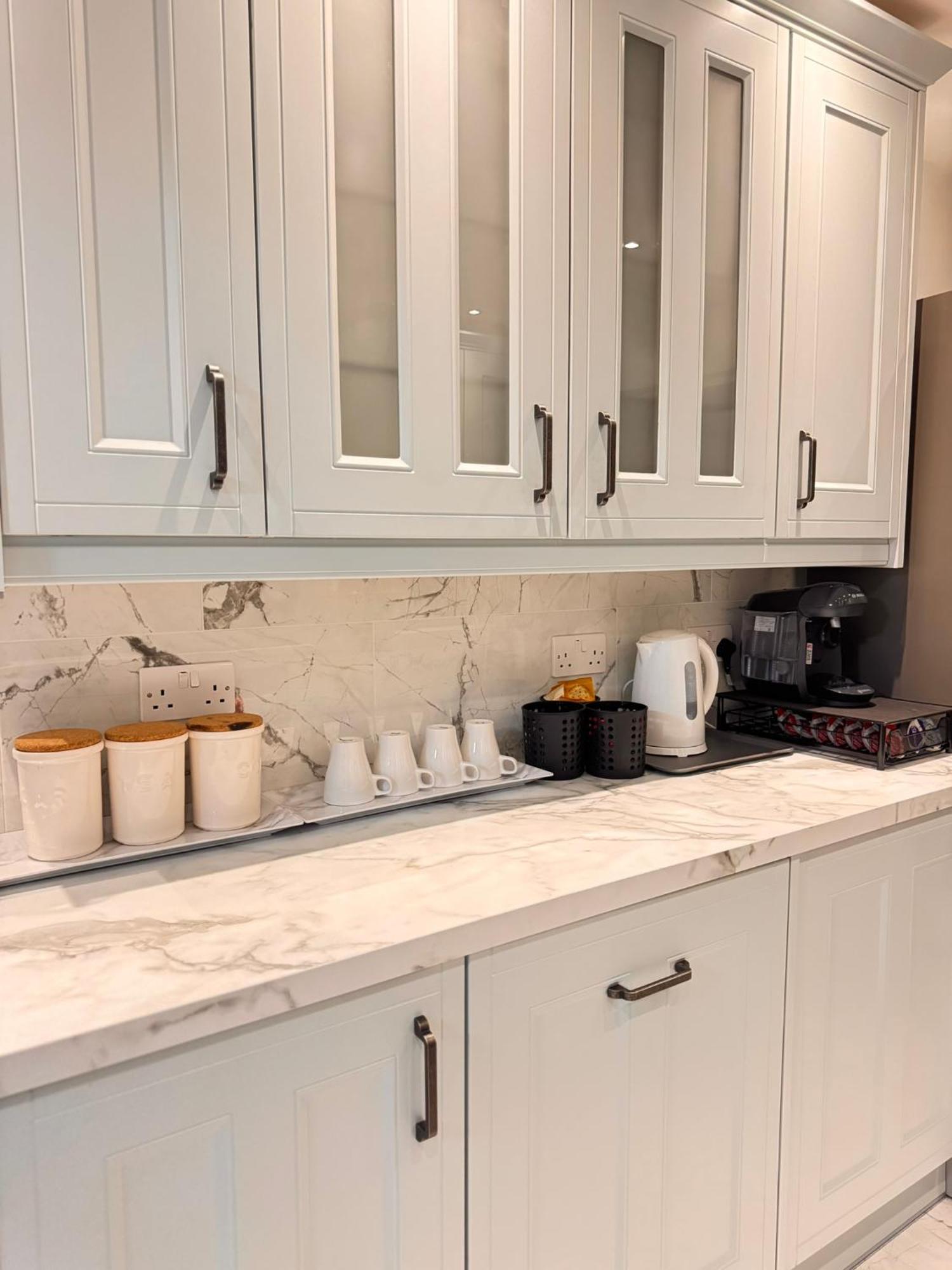 Modern House E15 Stratford - Sleeps 2 - 9, Fast Links To London, Near O2, Greenwich & Olympic Park, Child-friendly Garden, Free Parking Londres