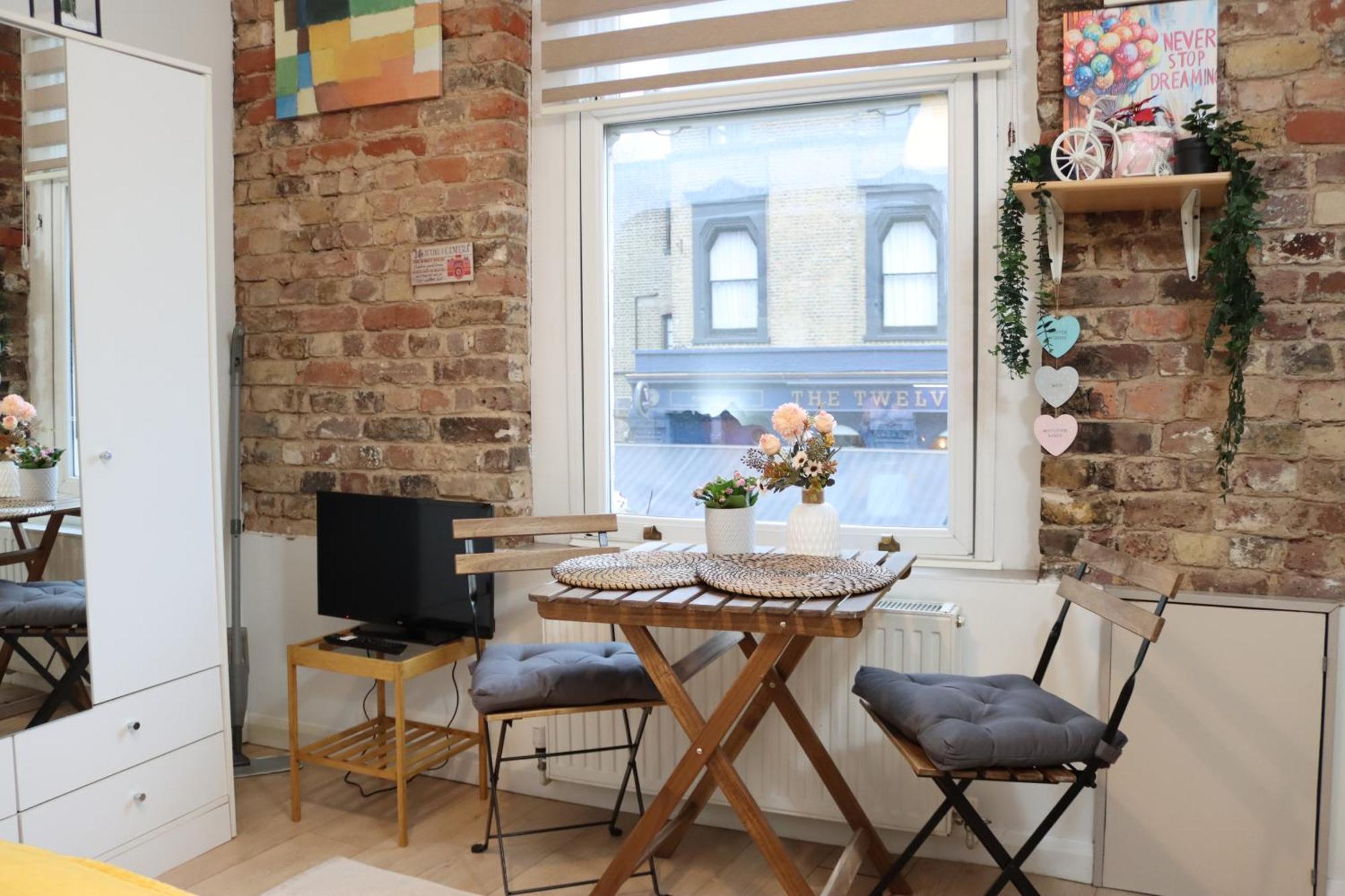 Stylish - Private Bathroom, 15mins To London! * Londres