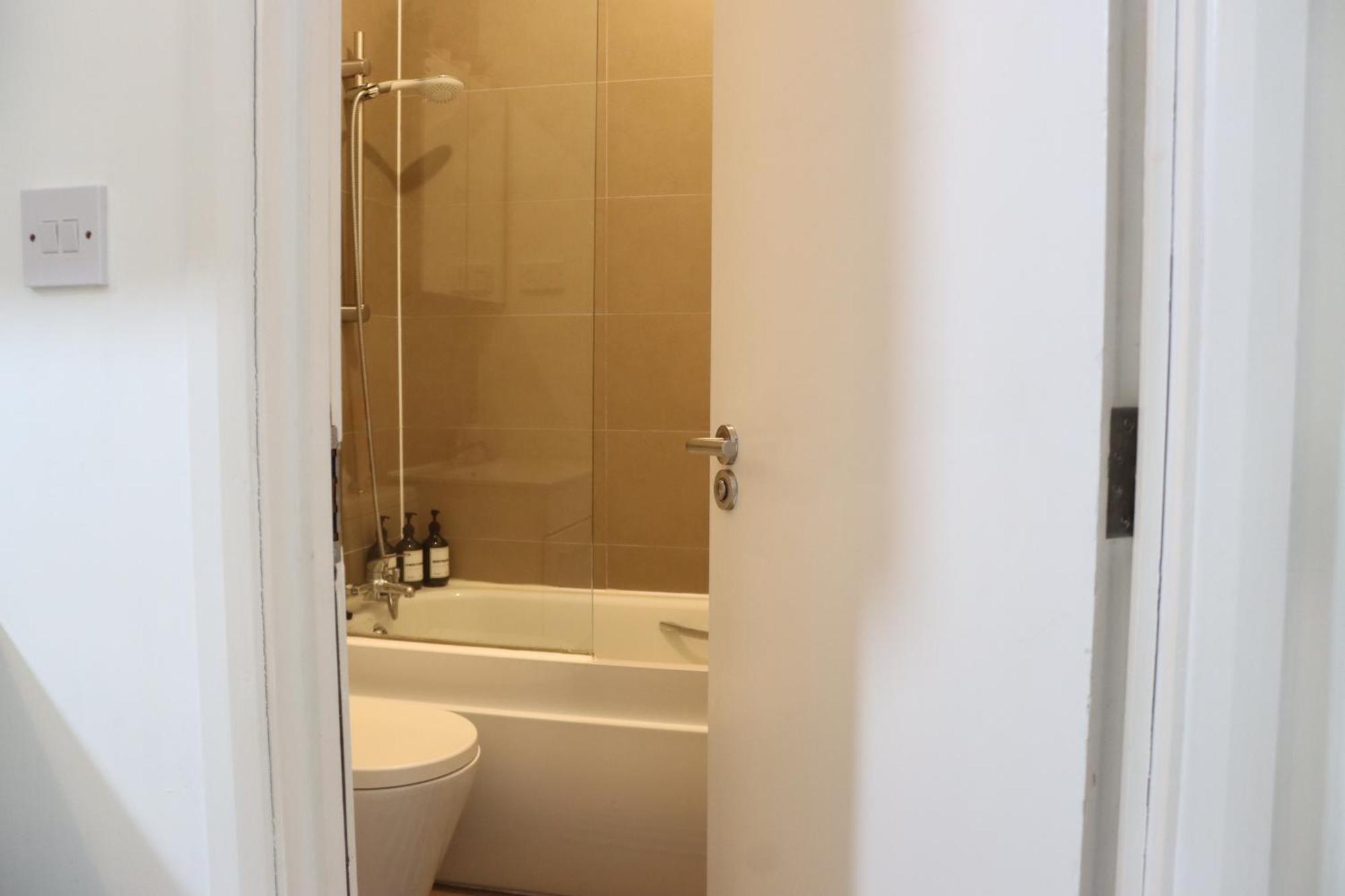 Apartamento Stylish - Private Bathroom, 15mins To London!