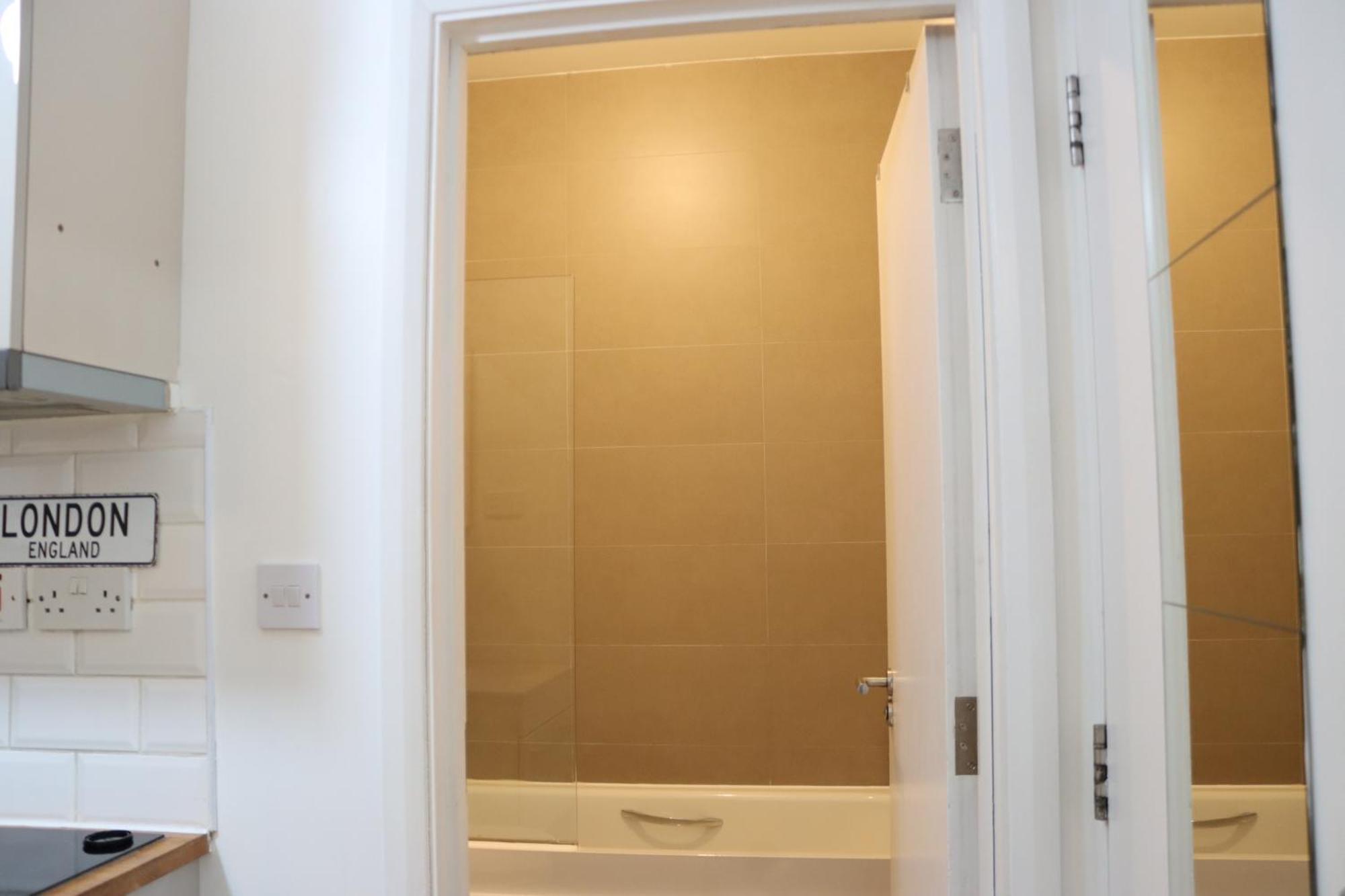 Apartamento Stylish - Private Bathroom, 15mins To London! *