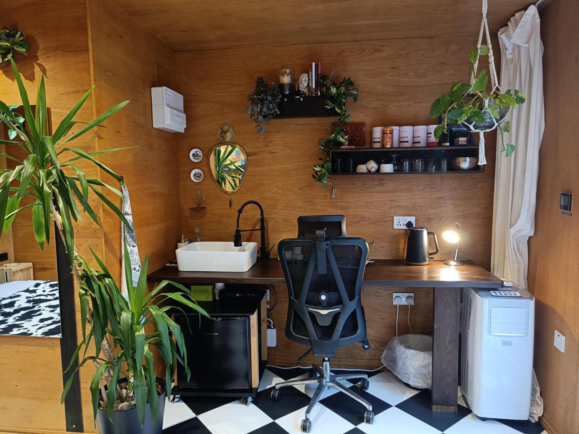 Spacious Canary Wharf Free Parking Couette-café