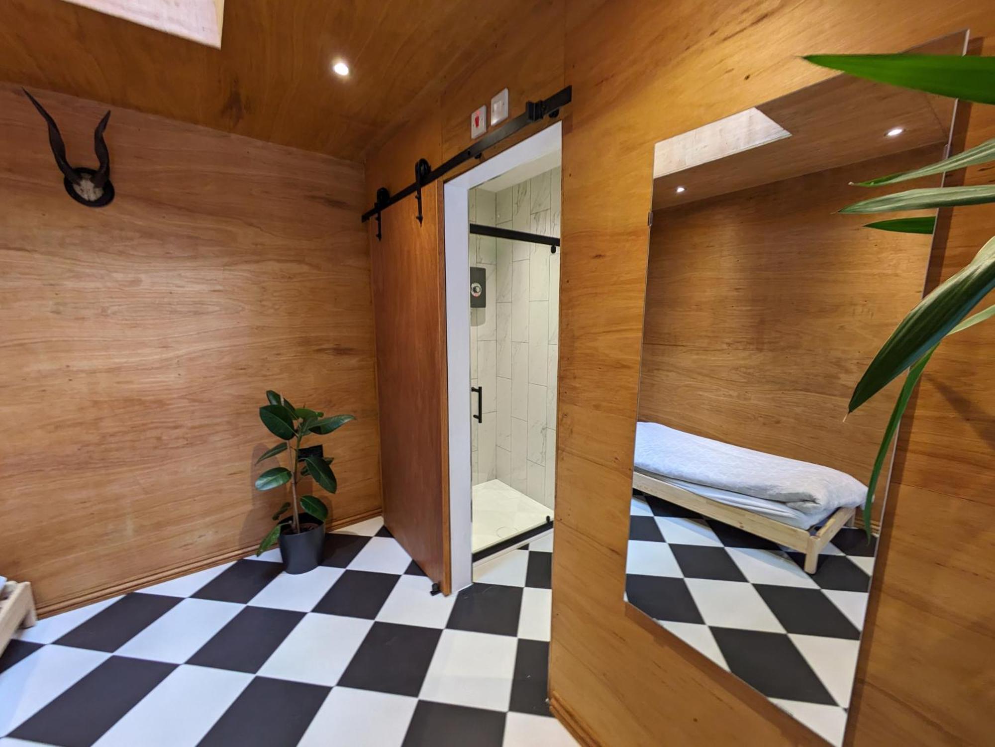 Couette-café Spacious Canary Wharf Free Parking Londres