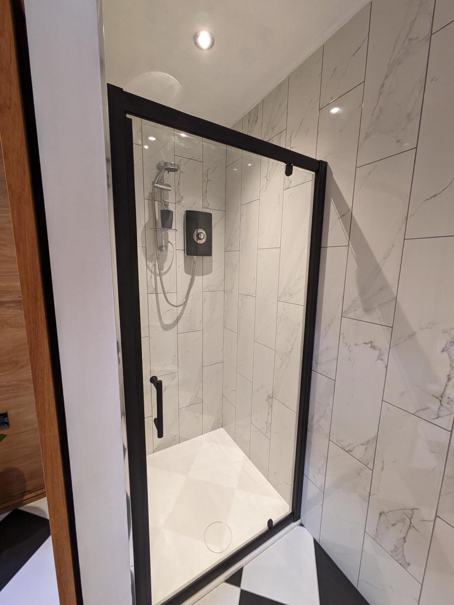Couette-café Spacious Canary Wharf Free Parking *