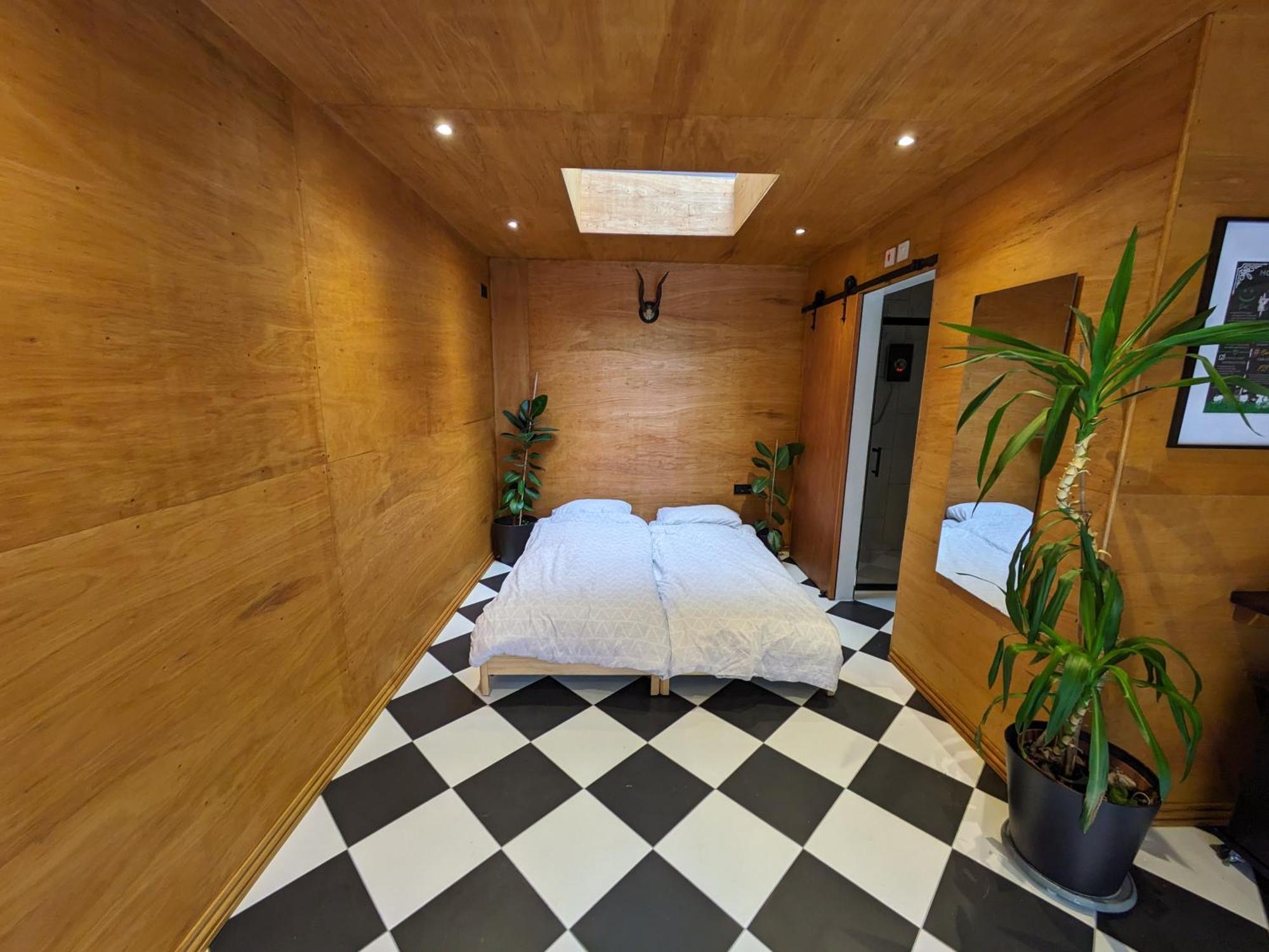 Spacious Canary Wharf Free Parking