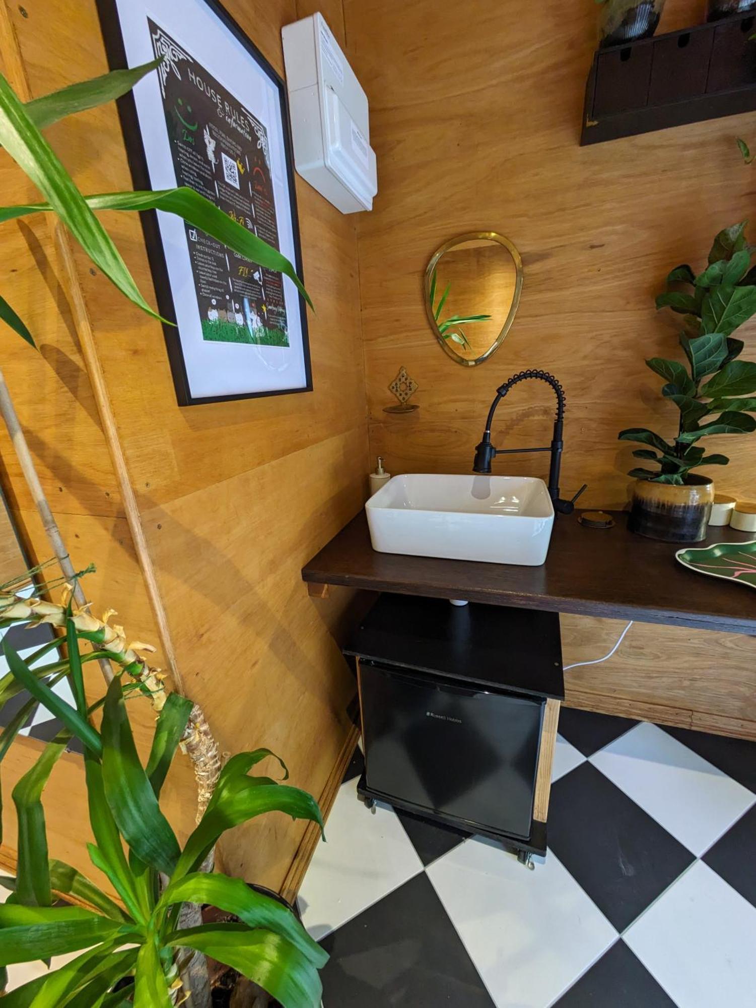 Spacious Canary Wharf Free Parking Couette-café Londres
