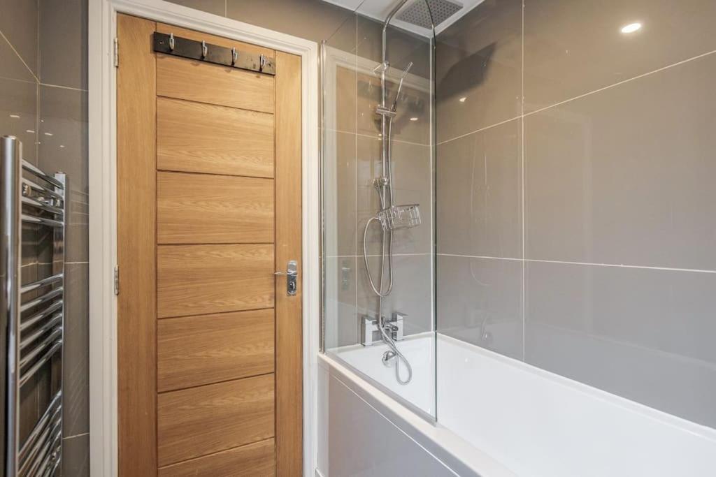 Appartement Lovely 2-bedroom With Balcony And Park View