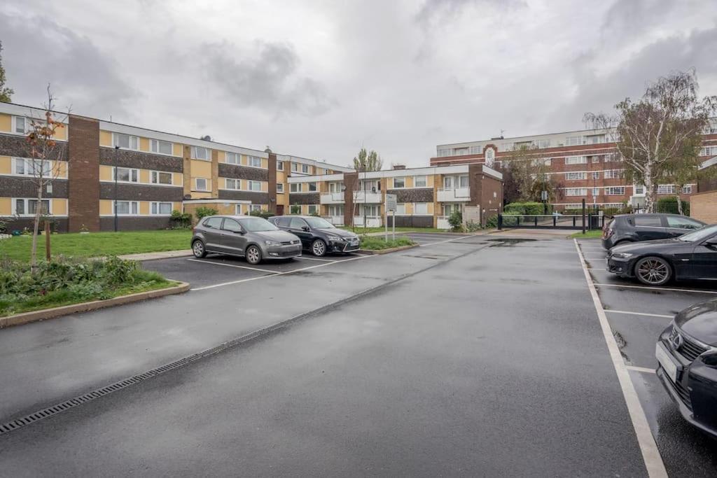 Lovely 2-bedroom With Balcony And Park View Appartement *