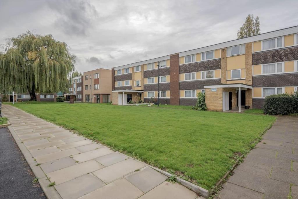 Lovely 2-bedroom With Balcony And Park View Appartement