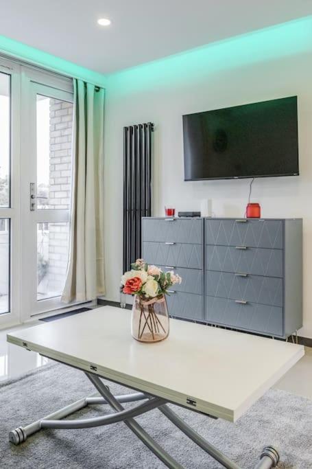 Lovely 2-bedroom With Balcony And Park View Appartement Londres