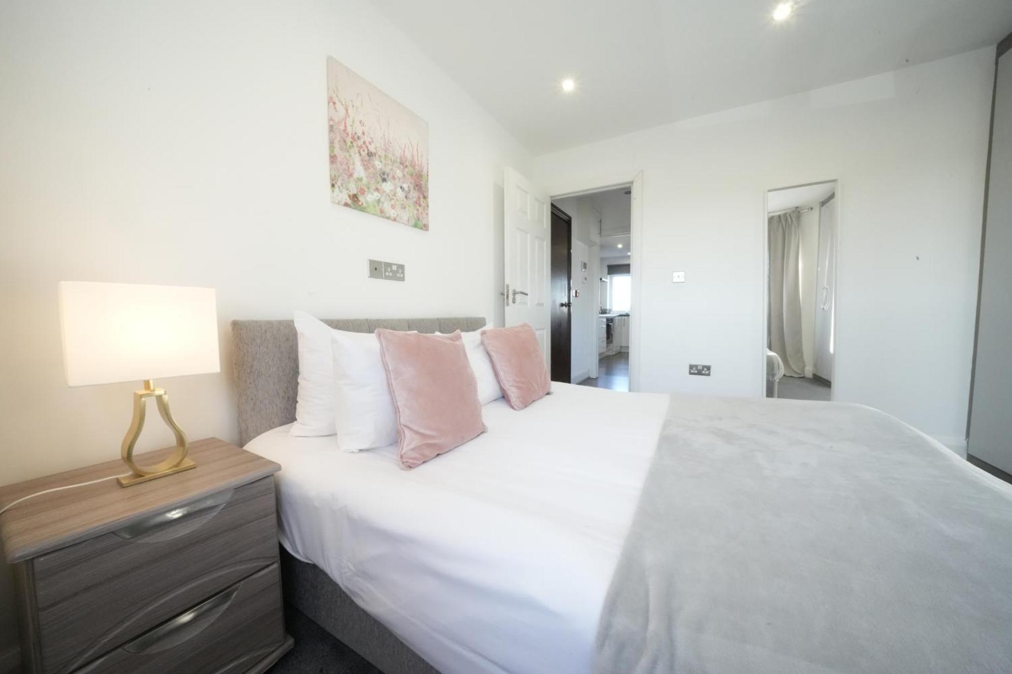 Hatton Heathrow Airport- Free Parking-free Underground To And From Heathrow Airport Hatton Cross Picture-see Fast Hatton Cross To 30min Apartamento Londres