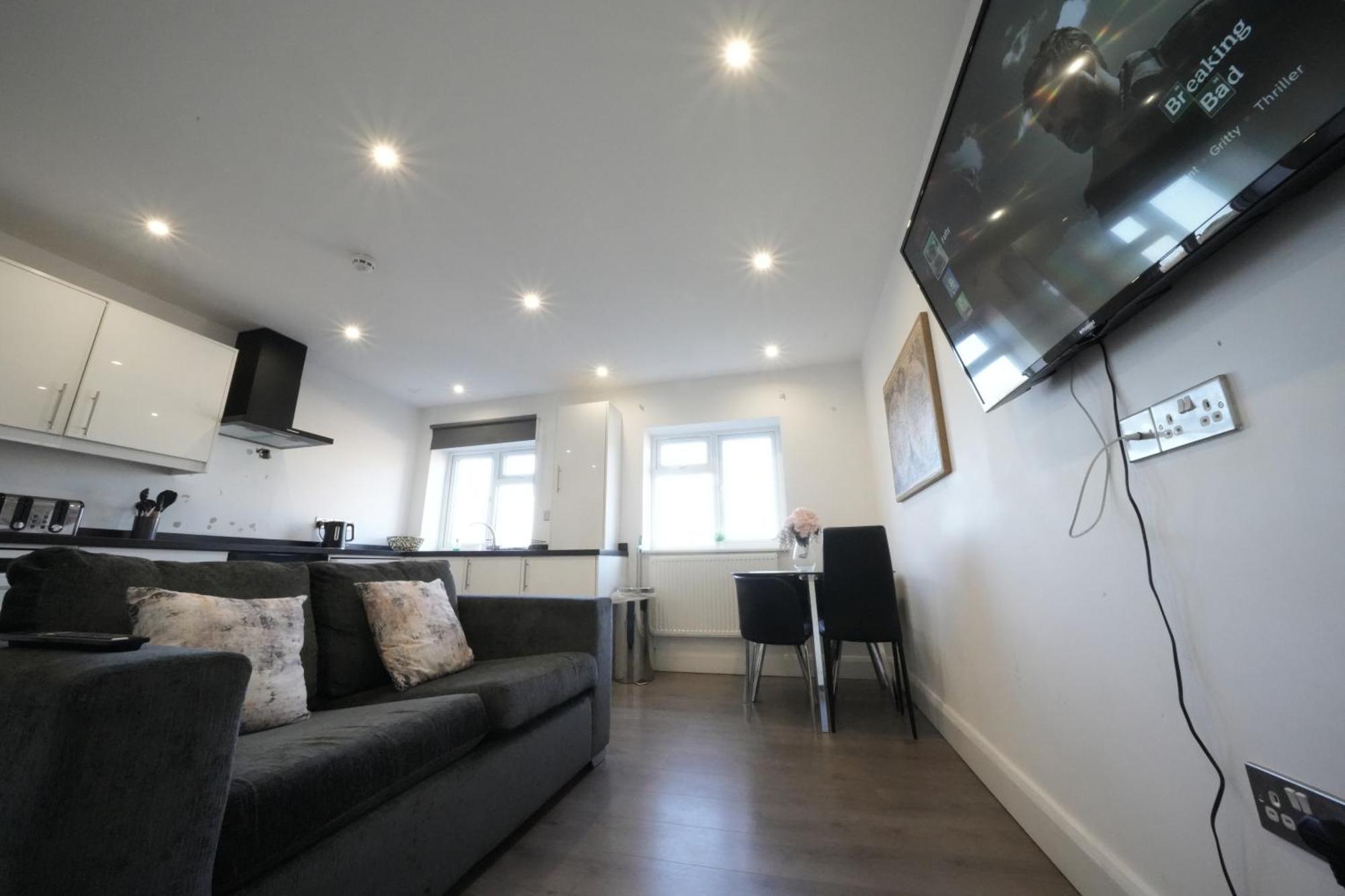 Hatton Heathrow Airport- Free Parking-free Underground To And From Heathrow Airport Hatton Cross Picture-see Fast Hatton Cross To 30min Apartamento