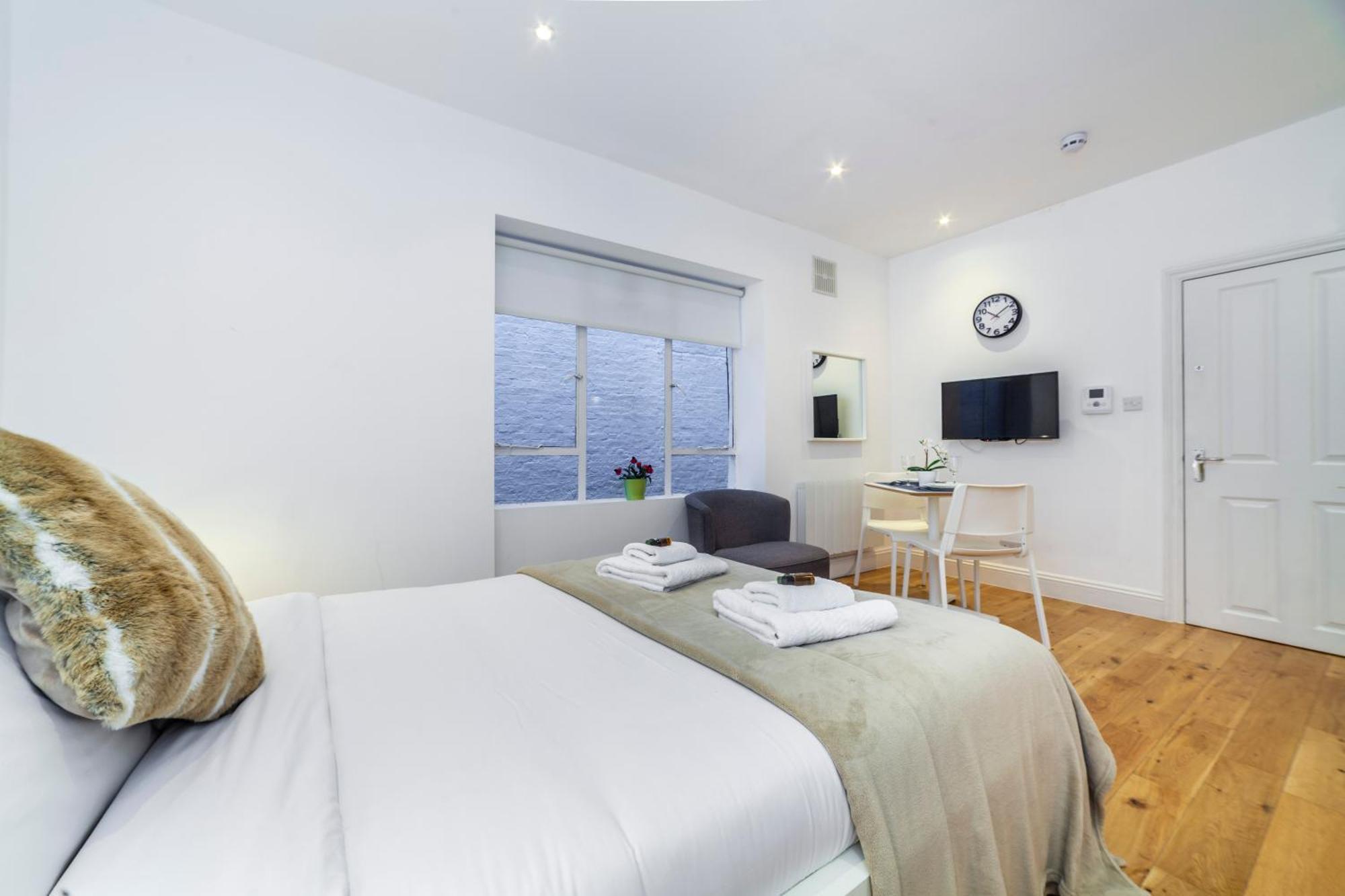 Perfect Self-contained Radiant With Patio Appartement