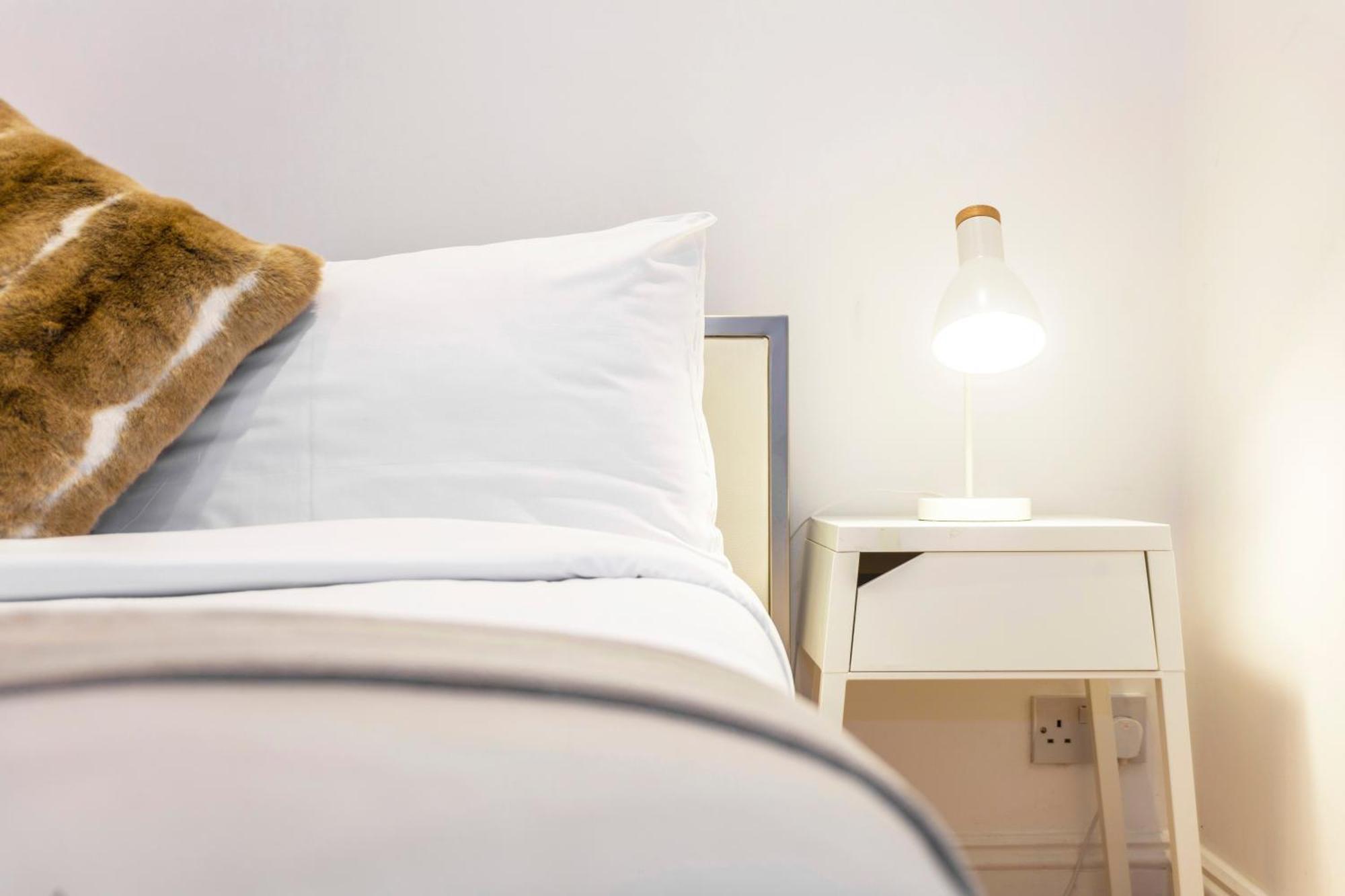 Perfect Self-contained Radiant With Patio Appartement Londres