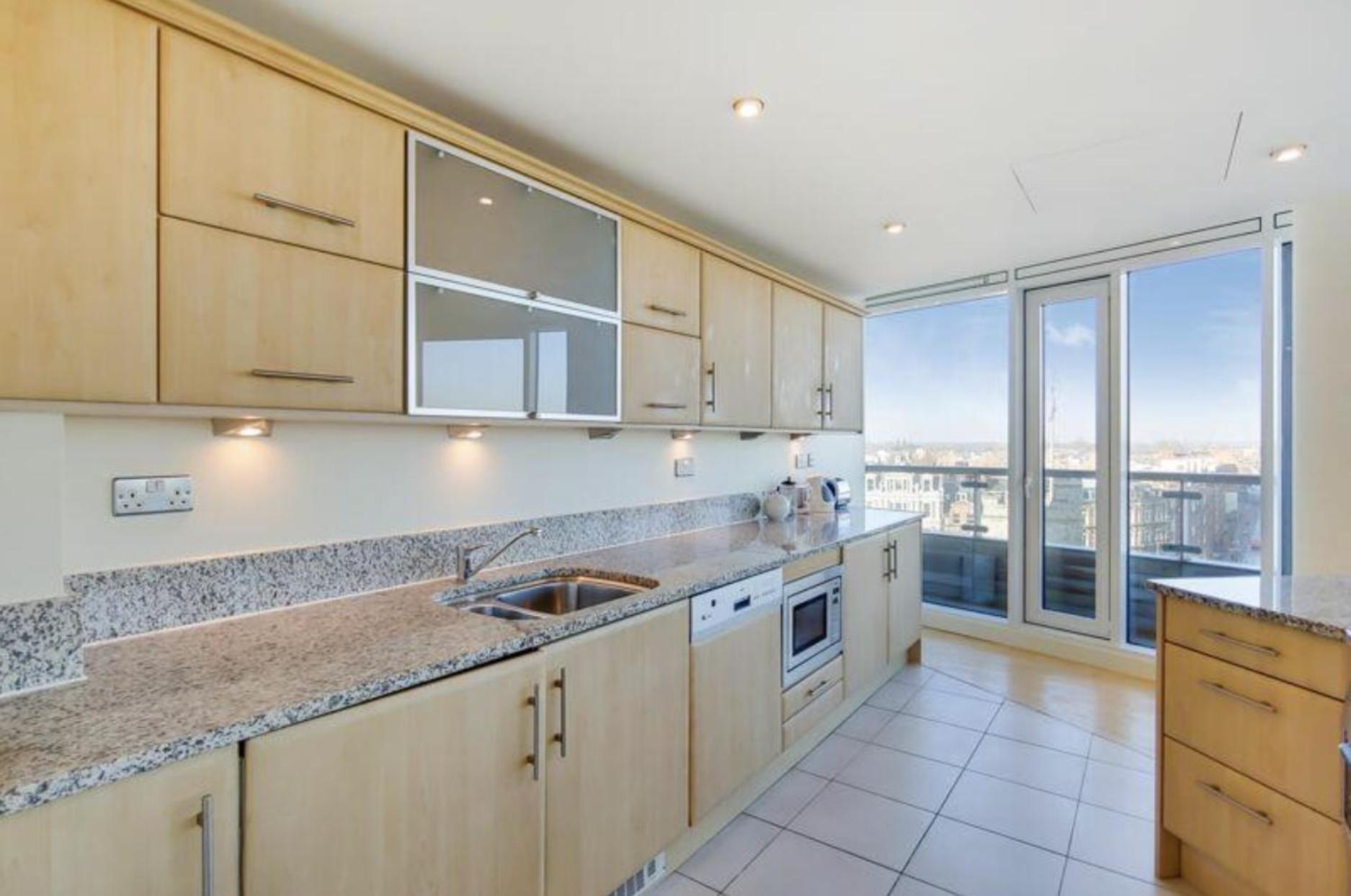2-bed Penthouse With Unique River Views - Located In London's Iconic Building Londres