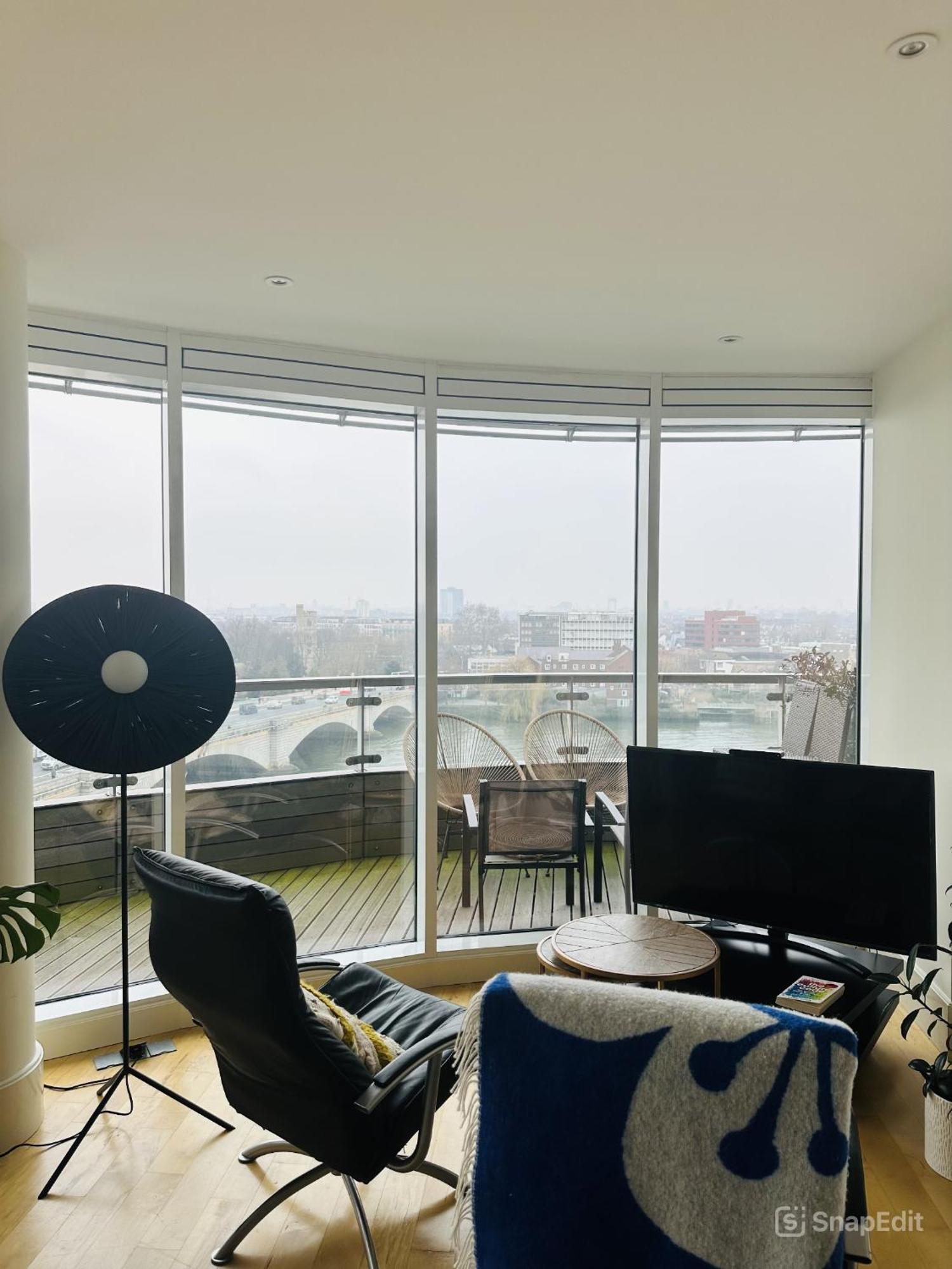 2-bed Penthouse With Unique River Views - Located In London's Iconic Building Appartement
