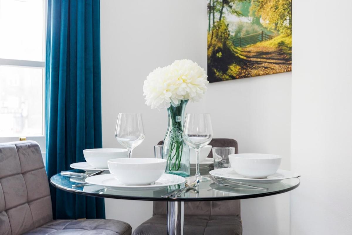 Bridge Compact Apartment, Sleeps 3 , Tube 3 Mins Walk , Zone 1 , Weekly Offers Appartement