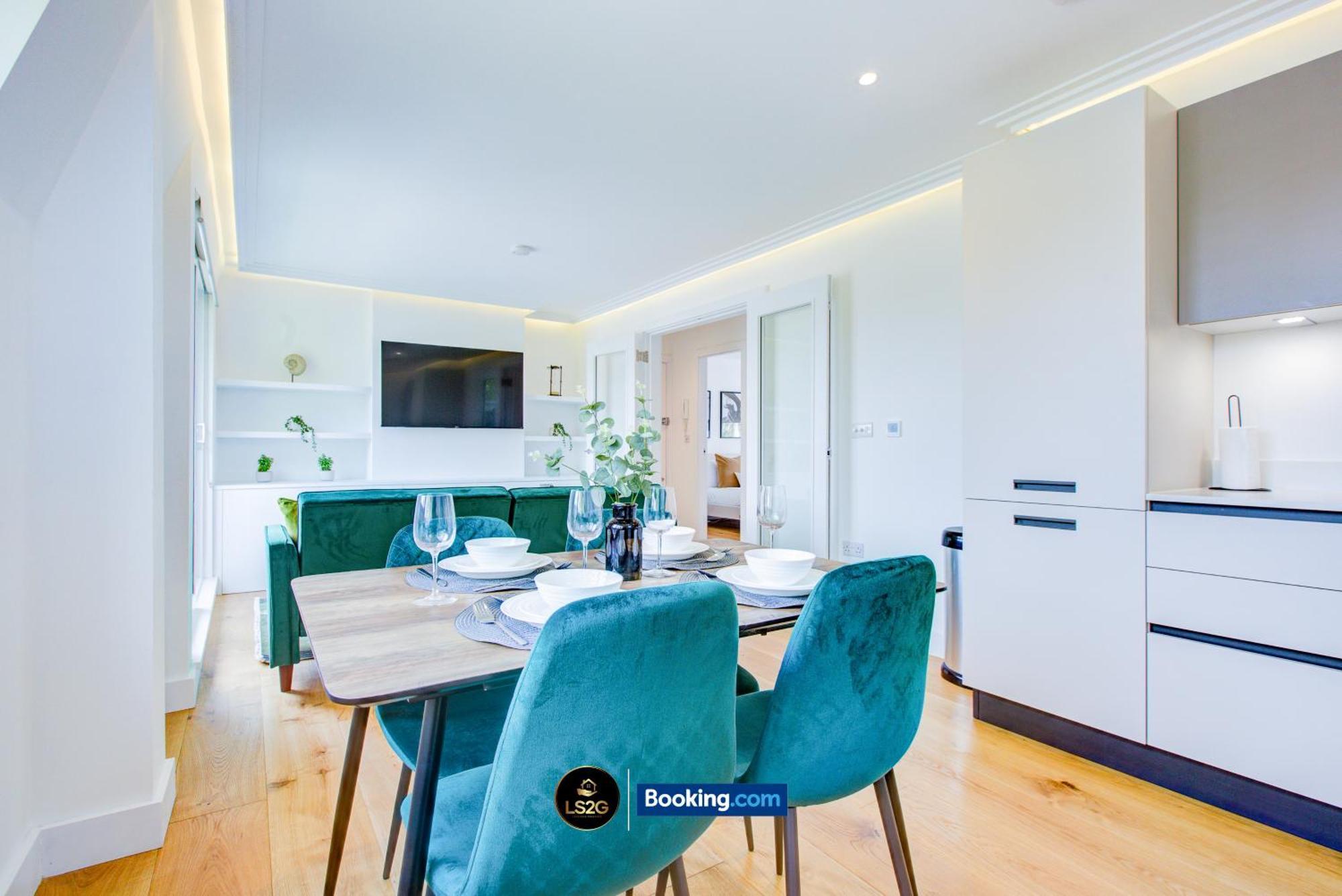 Apartment Stylish 2 Bedroom Flat By Ls2g Short Lets & Serviced Greater With Balcony And Easy Access *