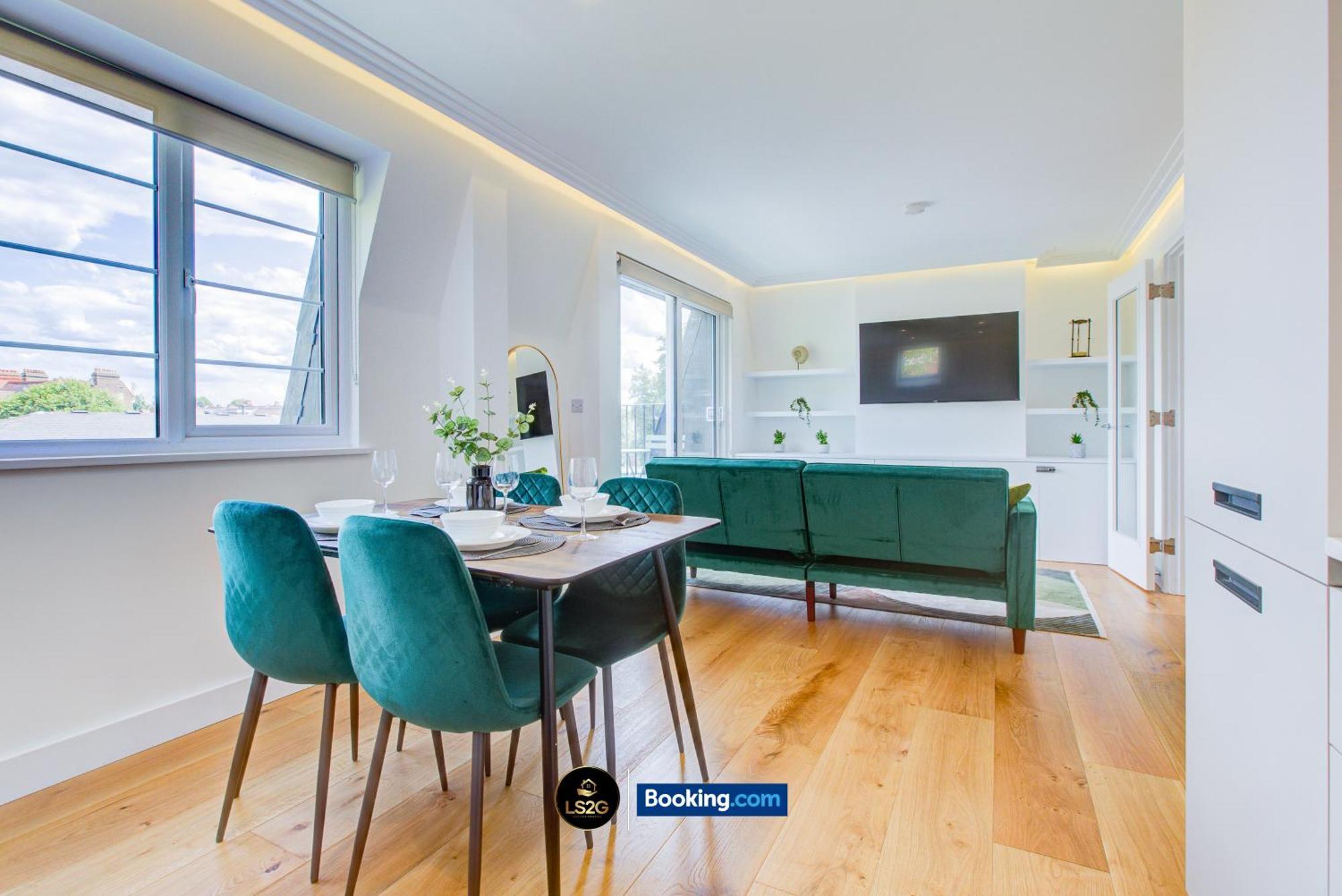 Stylish 2 Bedroom Flat By Ls2g Short Lets & Serviced Greater With Balcony And Easy Access Apartment