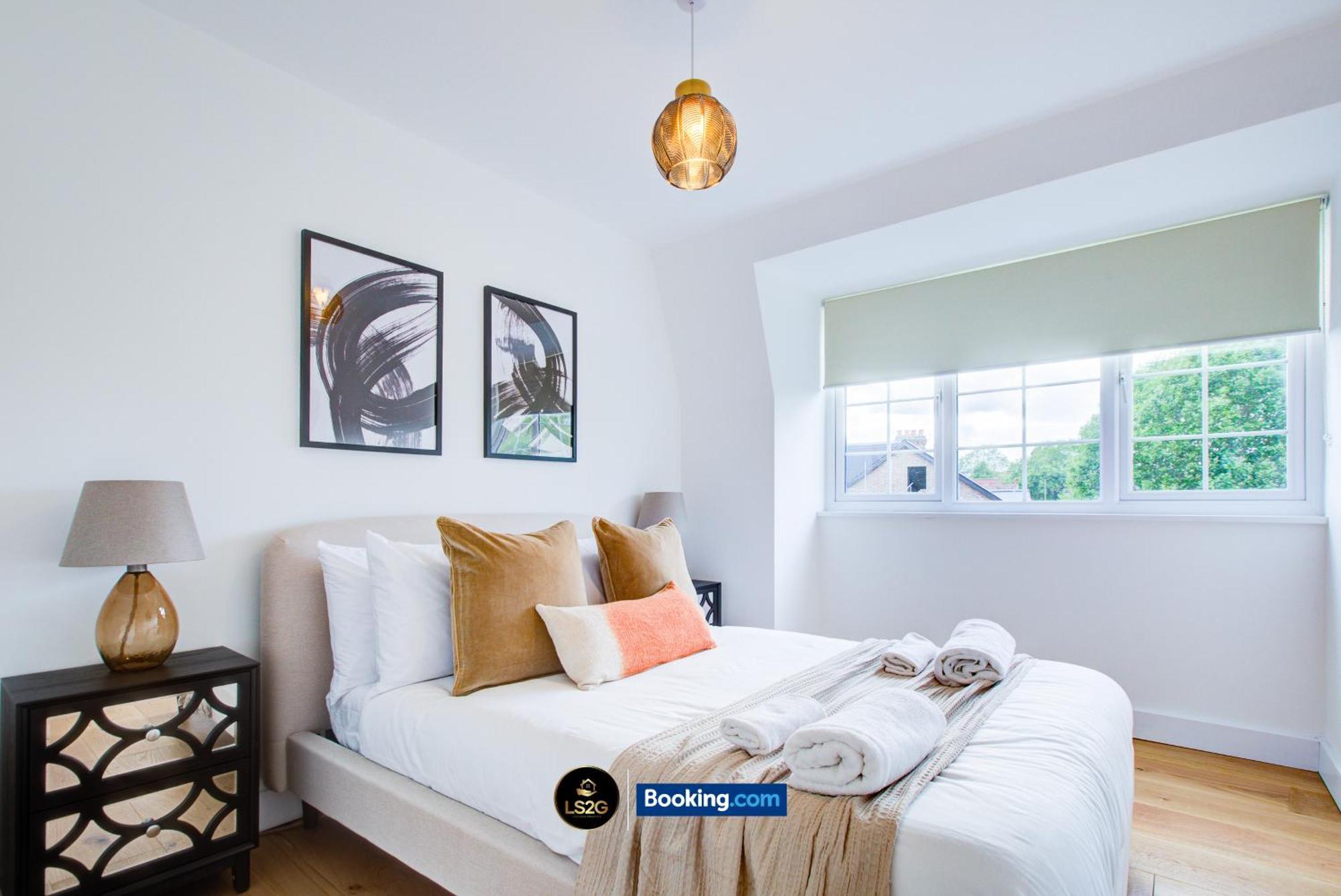 Apartment Stylish 2 Bedroom Flat By Ls2g Short Lets & Serviced Greater With Balcony And Easy Access London