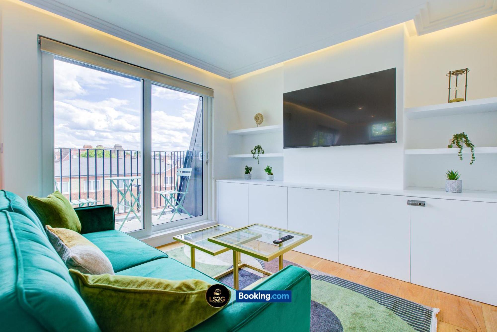 Stylish 2 Bedroom Flat By Ls2g Short Lets & Serviced Greater With Balcony And Easy Access *
