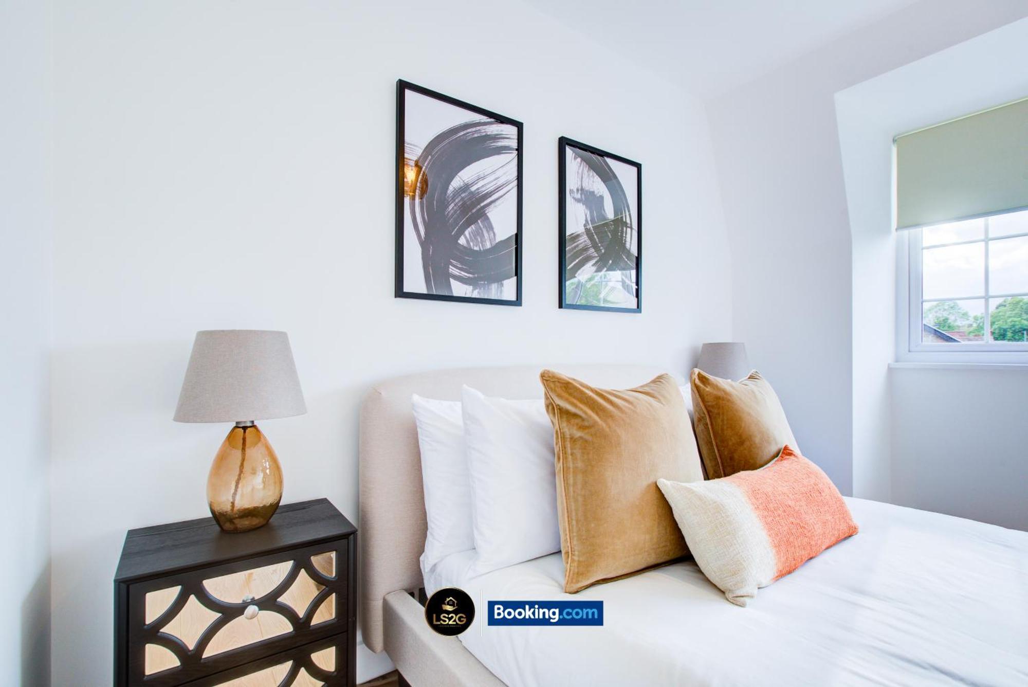 Apartment Stylish 2 Bedroom Flat By Ls2g Short Lets & Serviced Greater With Balcony And Easy Access *