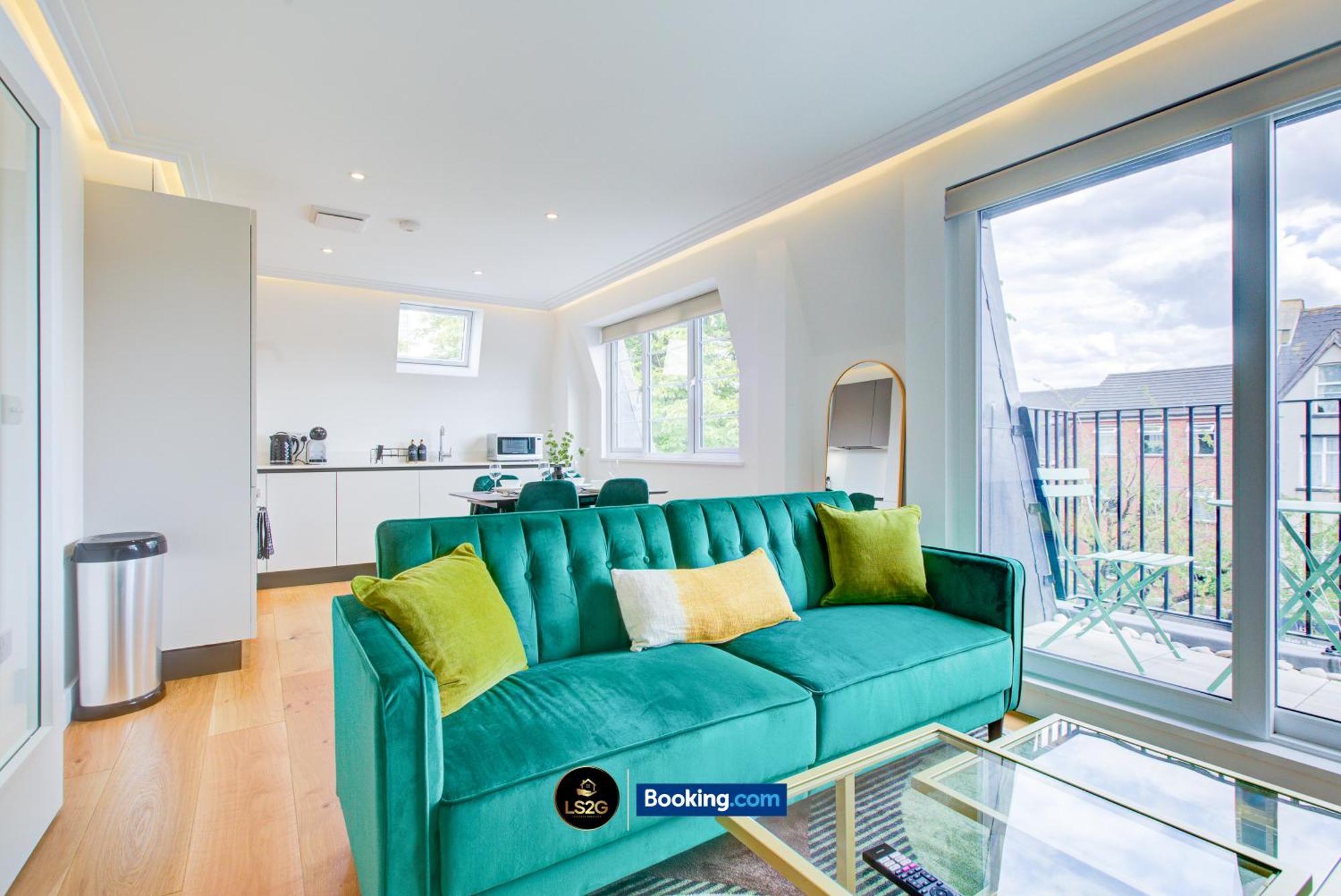 Apartment Stylish 2 Bedroom Flat By Ls2g Short Lets & Serviced Greater With Balcony And Easy Access London